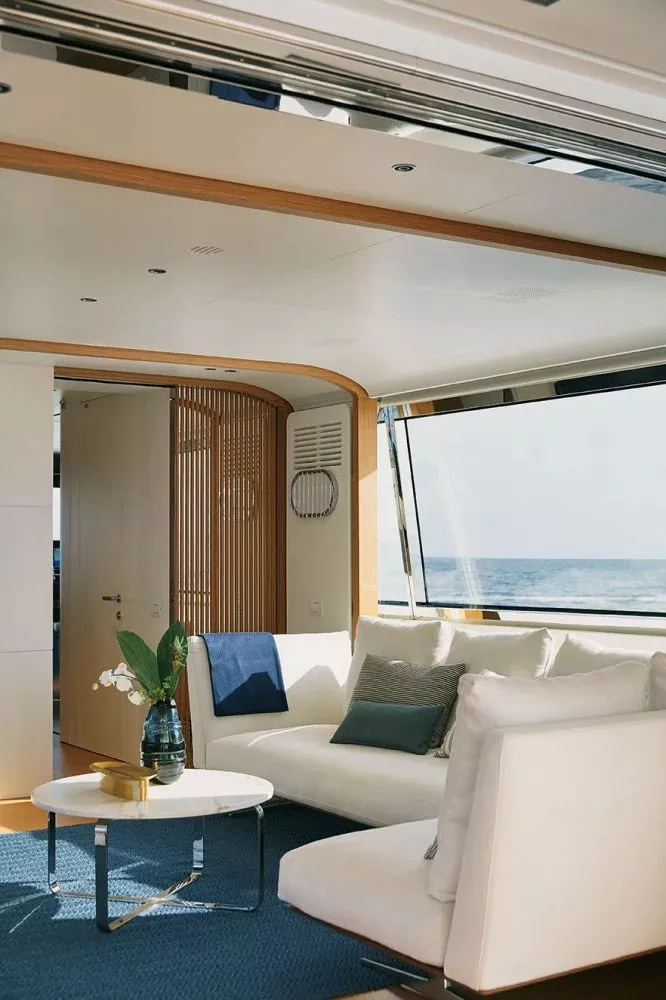 https://dev-api.arconyachts.com/storage/34327/conversions/qxiBbi96WJMDPrsOApktnBhoxxrOD4cq7toCCV6H-optimize.webp