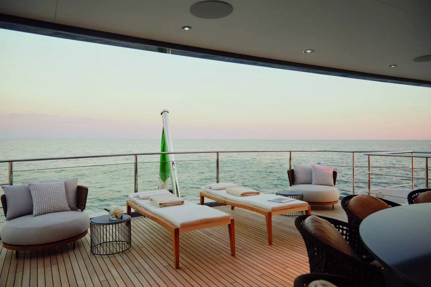 https://dev-api.arconyachts.com/storage/34371/conversions/jTzDNJCwknvVqFt9EfvmGhYh4kuJgYGmluFQC1Vh-optimize.webp