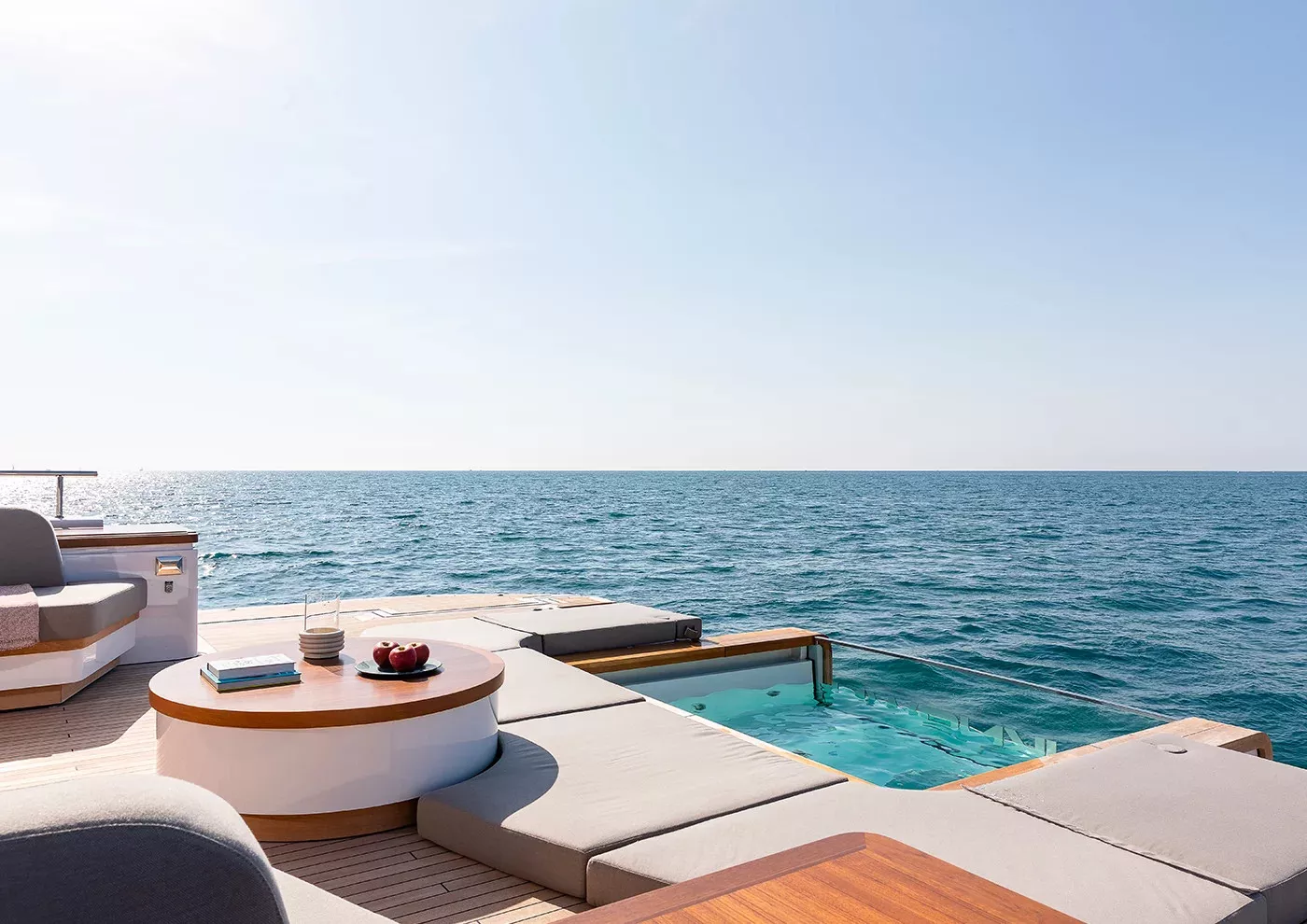 https://dev-api.arconyachts.com/storage/34537/conversions/eHbfhwevSu8FKHmde5E5MeaU8fKcoRou782JqfJZ-optimize.webp