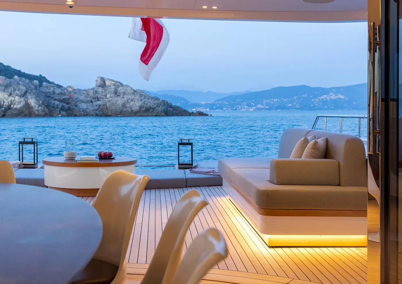 https://dev-api.arconyachts.com/storage/34539/conversions/U8AfA7LBmyyFaeOI5A02vhmykLZP9KpbQWsdothS-optimize.webp