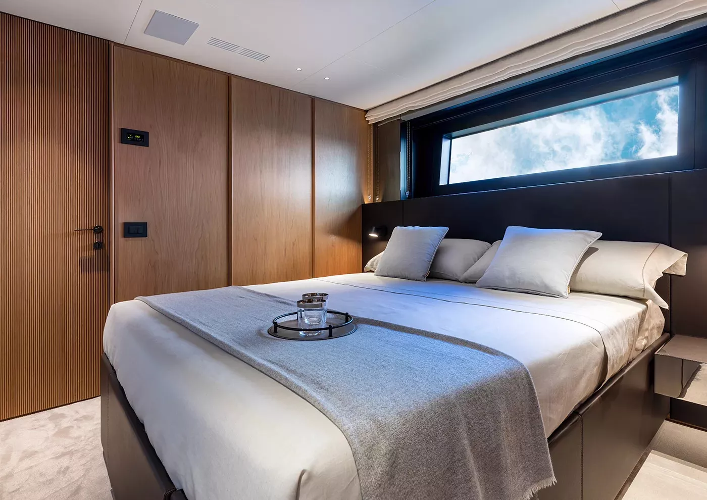https://dev-api.arconyachts.com/storage/34544/conversions/kOWZTjomqwrHFQKYoy5ebyoEAWg4pkptDUzA30id-optimize.webp