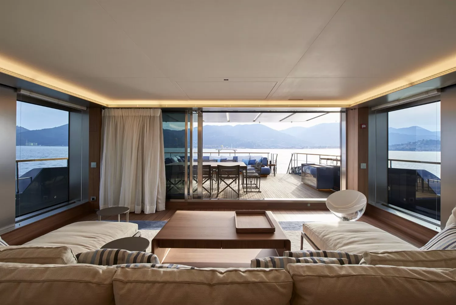 https://dev-api.arconyachts.com/storage/34744/conversions/2Li5GcEzxwyfnYsegPV8Vd1PRBf5EPf96e322a8A-optimize.webp