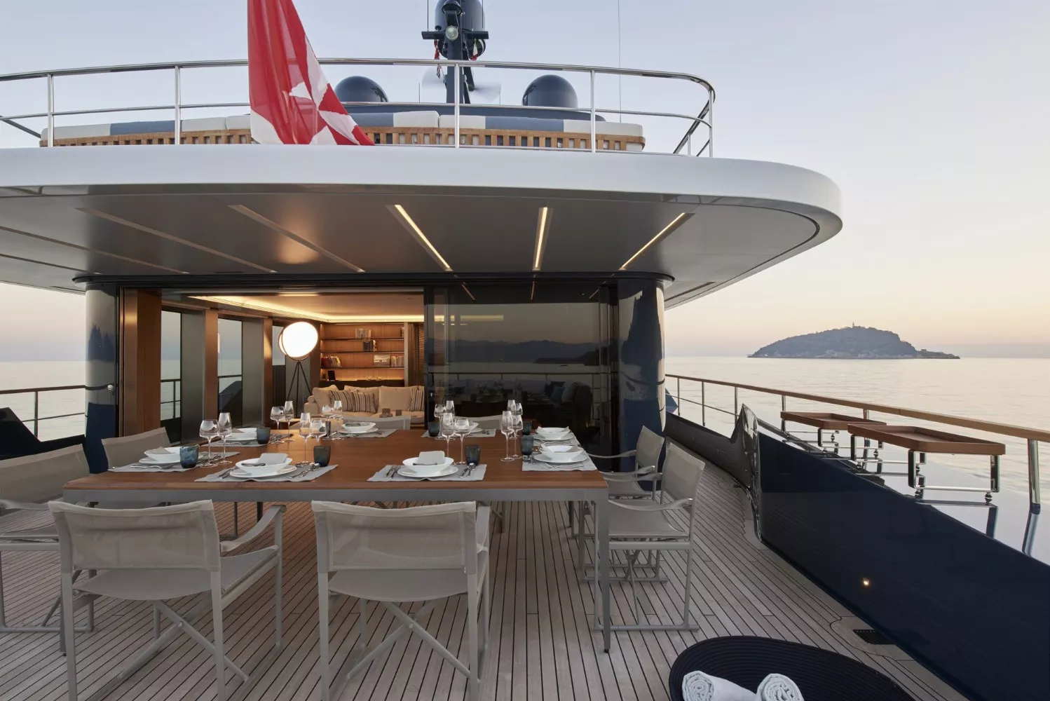 https://dev-api.arconyachts.com/storage/34747/conversions/khKLmrIQTqnL9VJiOzpq2sEVb1nP4DSlQXiw71Ua-optimize.webp