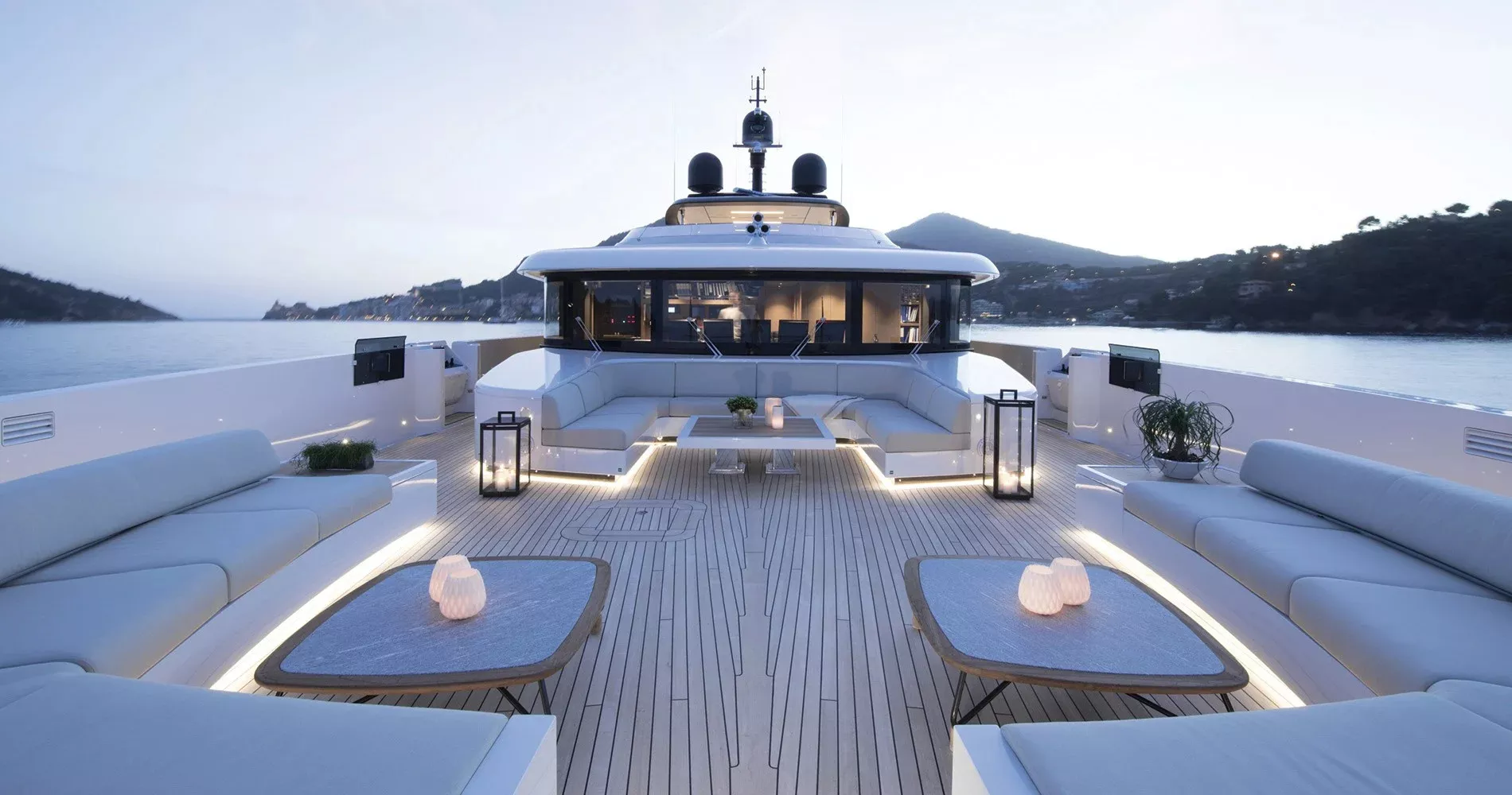 https://dev-api.arconyachts.com/storage/34778/conversions/NmC3hiEyPzdVEryASWasrqGaB9EVWiIWFiMt7cKZ-optimize.webp