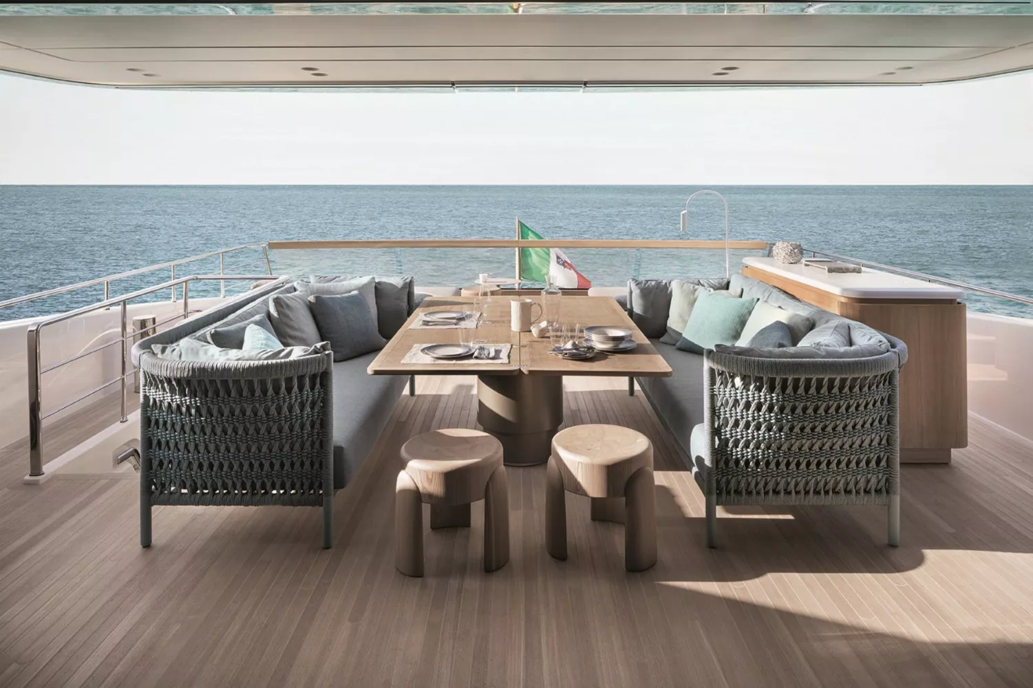 https://dev-api.arconyachts.com/storage/34911/conversions/FoNS168lLgbF2JuxWypcTPYuOZBtEYvRGB0u8HBJ-optimize.webp