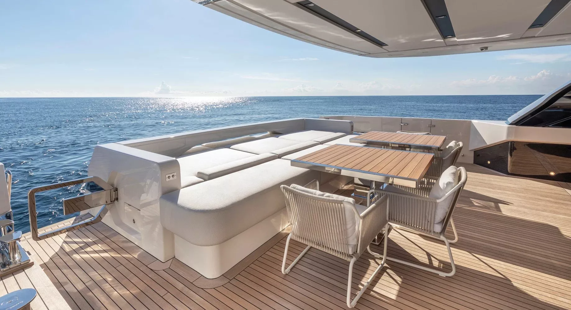 https://dev-api.arconyachts.com/storage/35190/conversions/1CUK2XopDbX47CR7qfEkvUroMsB5UVIWagpVAJSl-optimize.webp