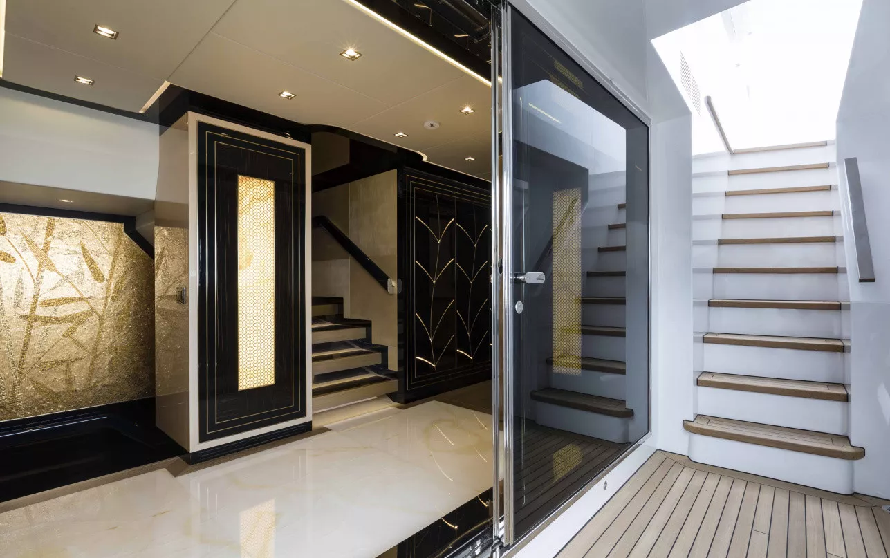 https://dev-api.arconyachts.com/storage/35454/conversions/LeH5Z0LrDNJEKdqbYJjI6knPSdHxIXCOXwvtM1el-optimize.webp