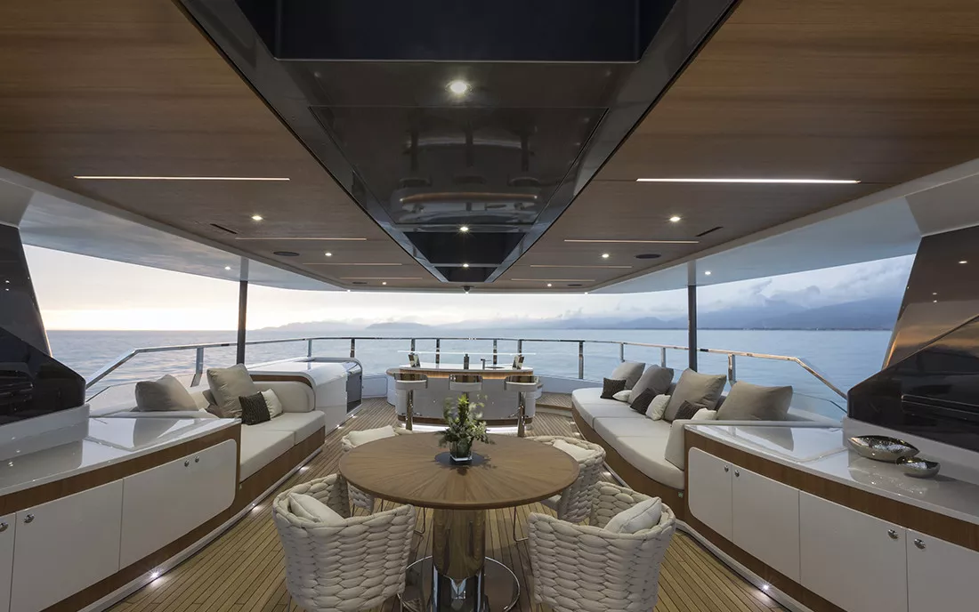 https://dev-api.arconyachts.com/storage/35470/conversions/DA21vquyDk7OLyLHkkC2kl8TwBEHwy8MAxEU9Kz8-optimize.webp