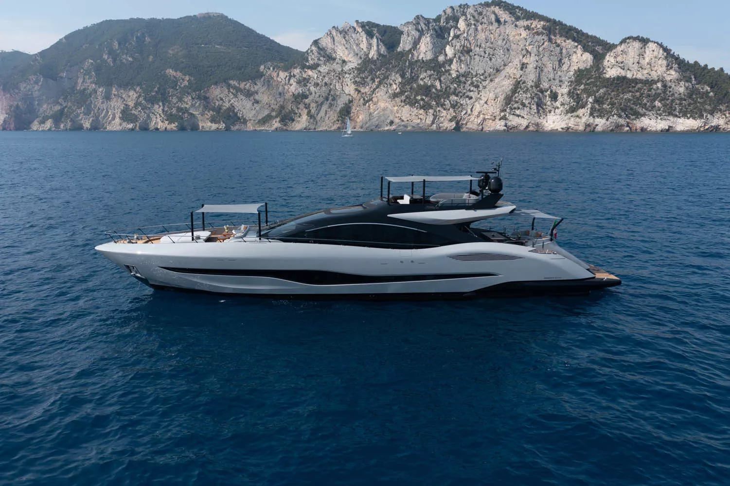https://dev-api.arconyachts.com/storage/35503/conversions/ElT3nB0PiOy3xKkhuR2juVksB7QZm9CTSzah7W1s-optimize.webp