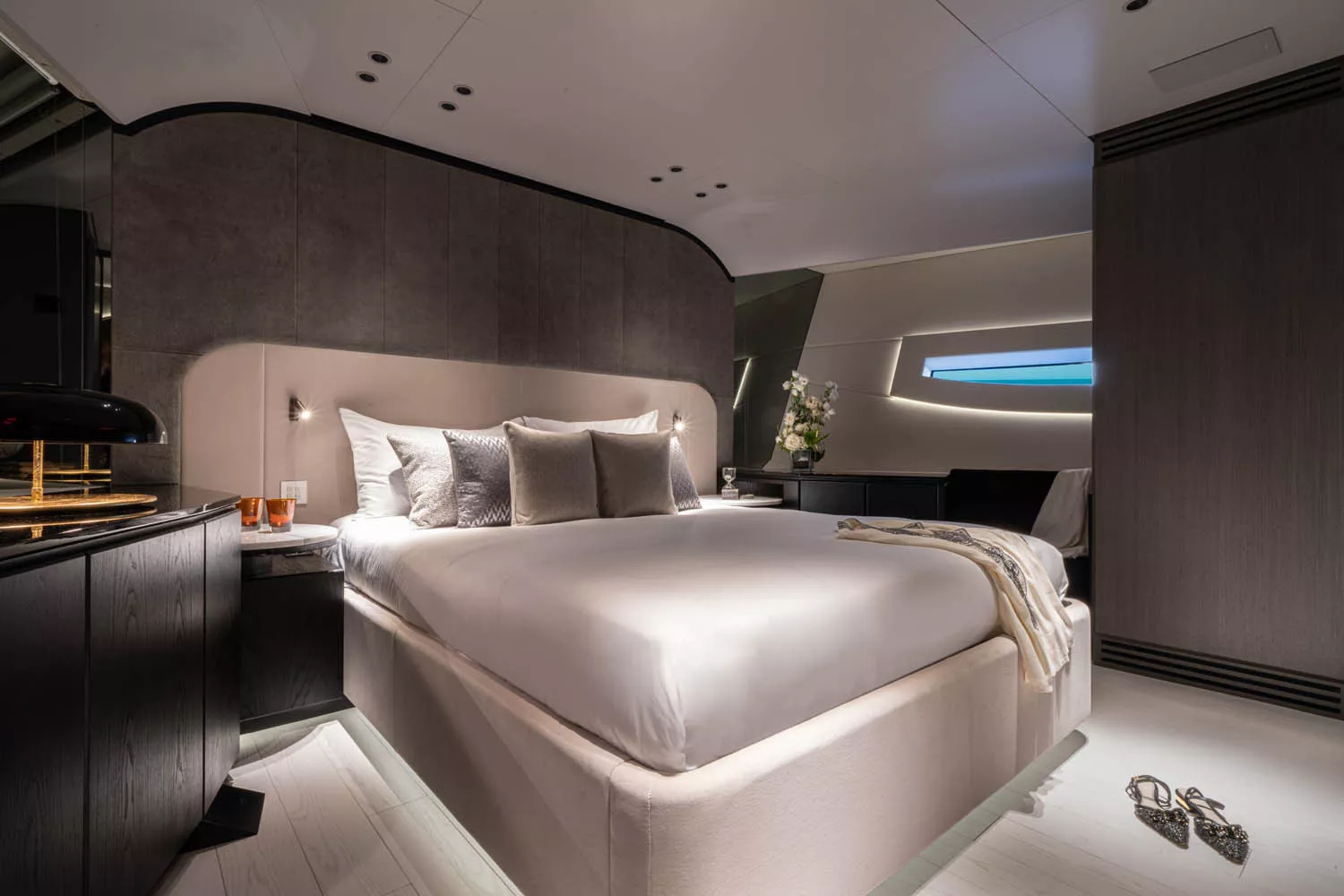 https://dev-api.arconyachts.com/storage/35522/conversions/WpQqAcFrw4xDVnAAa2KqaNJyTcHokWFLyIJb6Sqy-optimize.webp