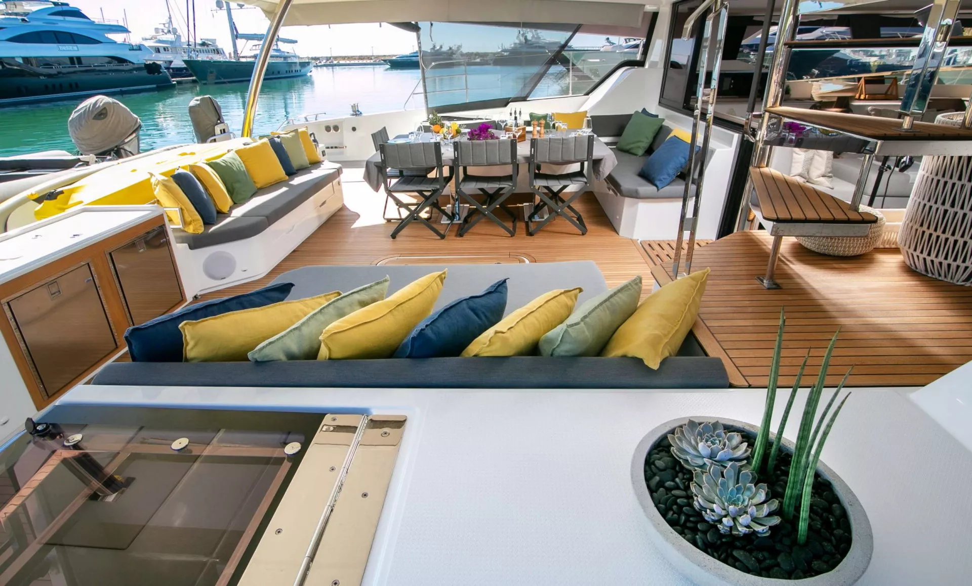 https://dev-api.arconyachts.com/storage/35570/conversions/Hu3pmO4XZQJ2iBocqX90lEzwMGiMOyqVB65s7C17-optimize.webp