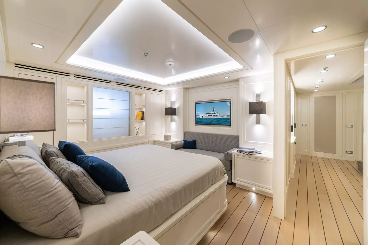 https://dev-api.arconyachts.com/storage/35593/conversions/lqjFjmtB6ZD8CTu6qMpwgwAxrAyUxEW8hMGPhYOD-optimize.webp