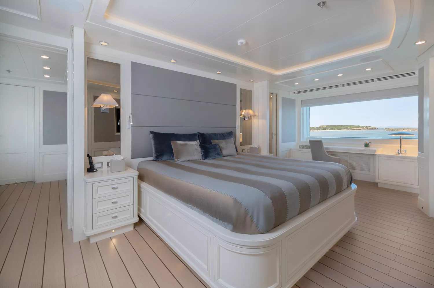 https://dev-api.arconyachts.com/storage/35596/conversions/RM7JAY2asU0zW1sVvZLJhQcERGBTemyuQI7c1Ksl-optimize.webp