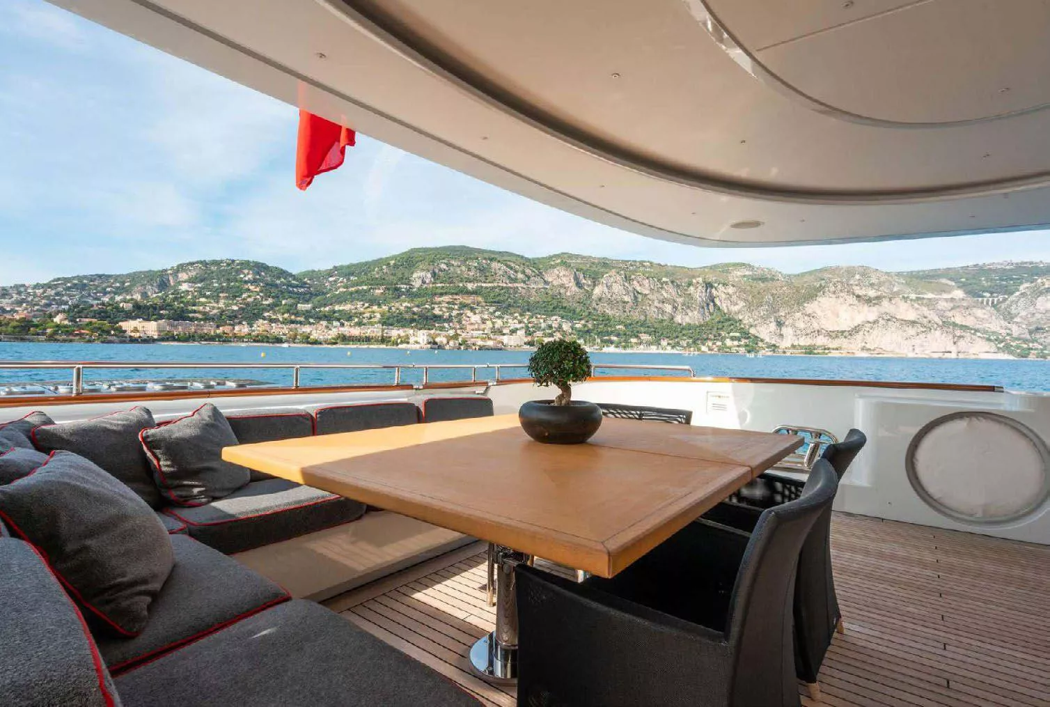 https://dev-api.arconyachts.com/storage/35681/conversions/Awmy4YA9qiVA25conCjRTXB6VTB1yObIyw39eWKp-optimize.webp