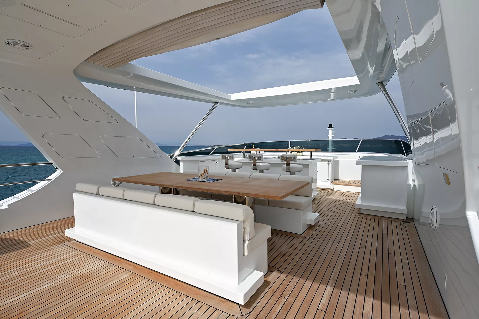 https://dev-api.arconyachts.com/storage/35715/conversions/lnxUeVAOmTzD5b0tPGXyLuT9IGz4CTyRxoxZ2Fsa-optimize.webp