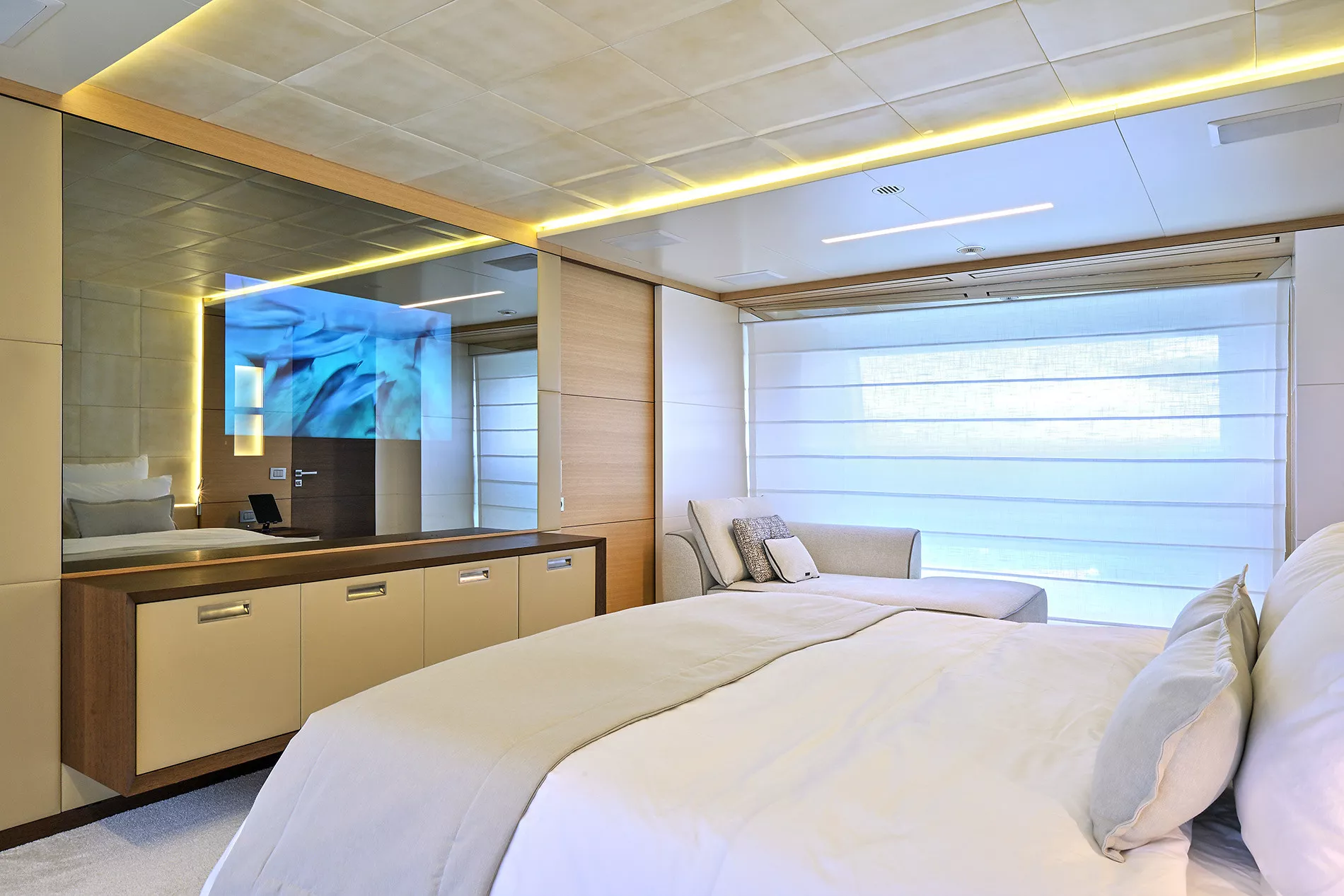 https://dev-api.arconyachts.com/storage/35723/conversions/DNt4Doel9vN1qkKorxSHTNn3f6elbyvCkDVdhvG4-optimize.webp