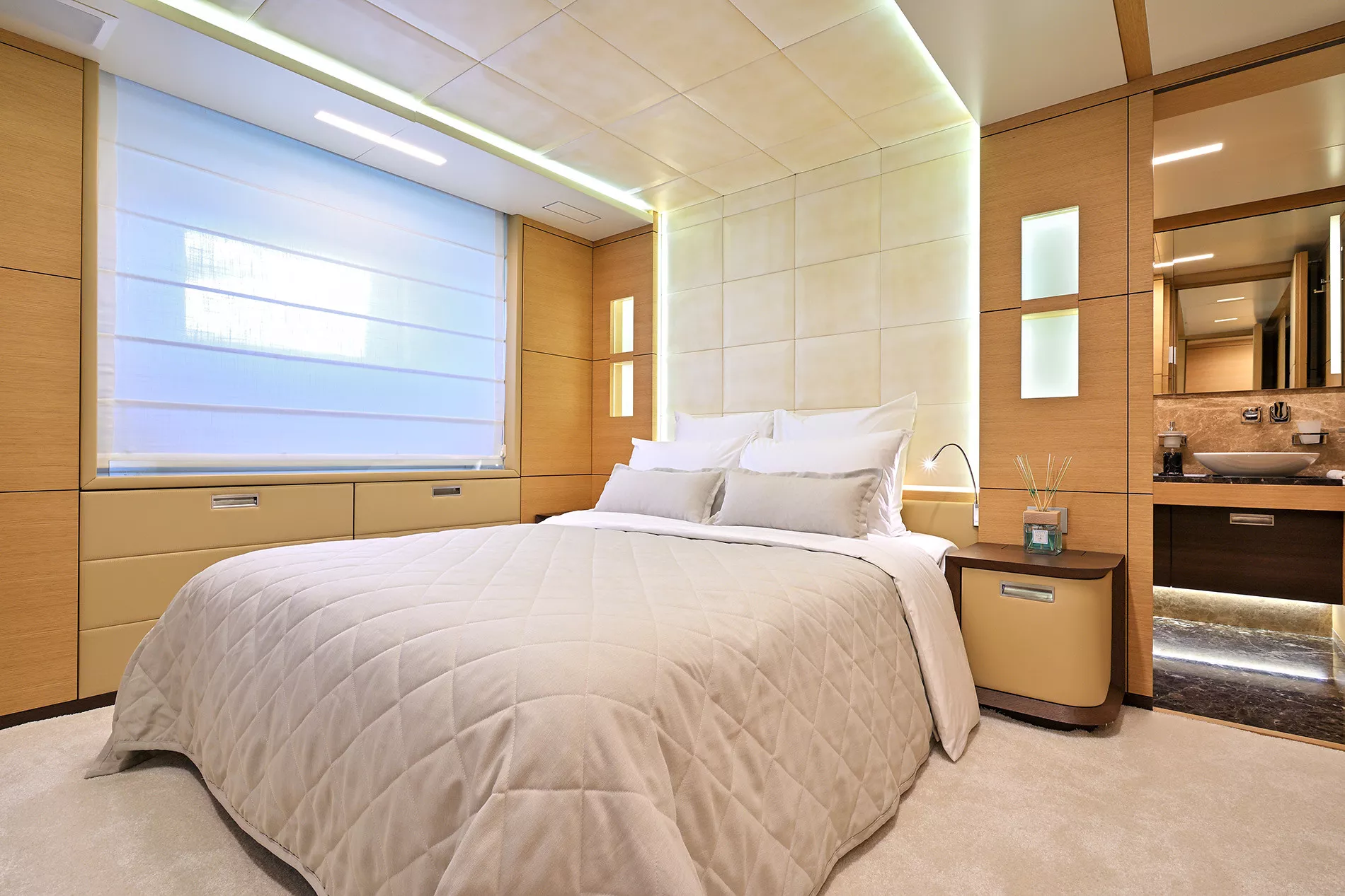 https://dev-api.arconyachts.com/storage/35726/conversions/m4hBRHoEL4pGHjWRqMG9zNnpIbTUd3ZWfRBeXSmr-optimize.webp