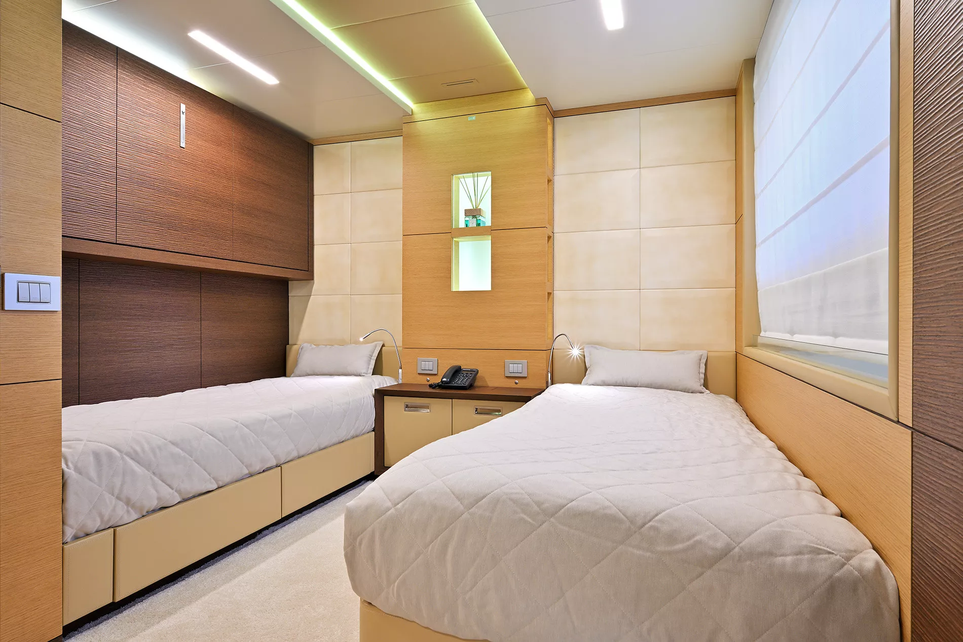 https://dev-api.arconyachts.com/storage/35728/conversions/ccn6pXMVV7yQbfDiH8YGWRsfZzLgpVkDfoPzE2xV-optimize.webp