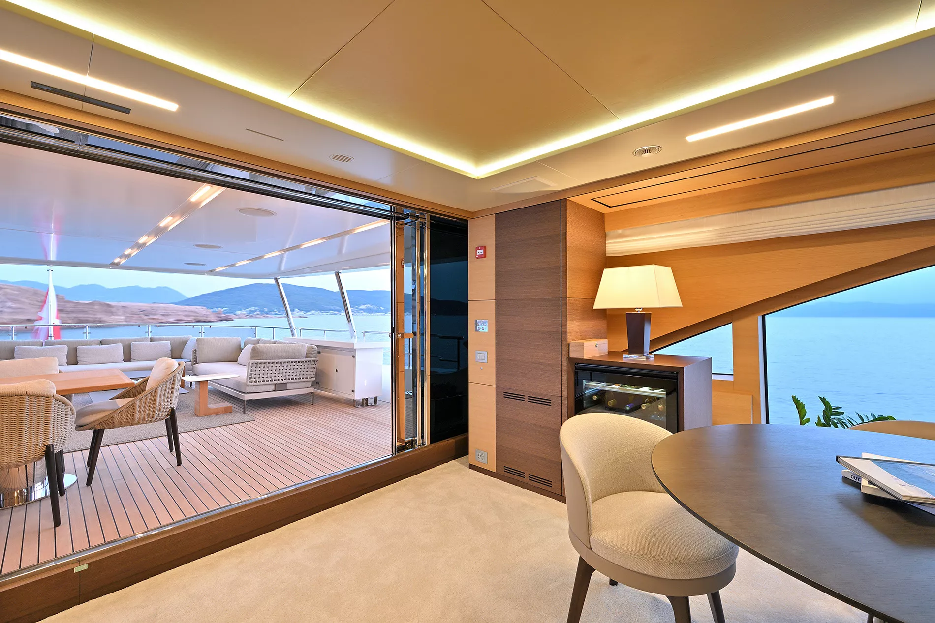 https://dev-api.arconyachts.com/storage/35731/conversions/uMvDFRiBOAHrsKKpYNeNPuxggcq7SrM1pSm4qqWo-optimize.webp