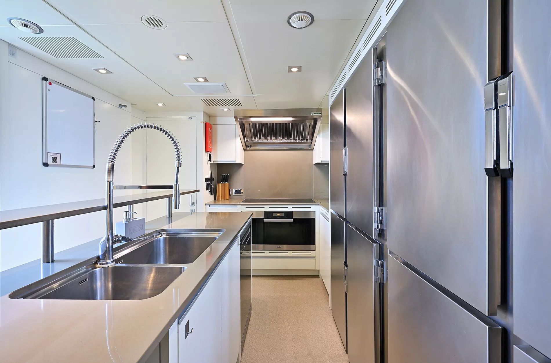 https://dev-api.arconyachts.com/storage/35737/conversions/HGUCq5XoHK20BaiHV5rInhl7ZePUNdNAHvTvmgHN-optimize.webp