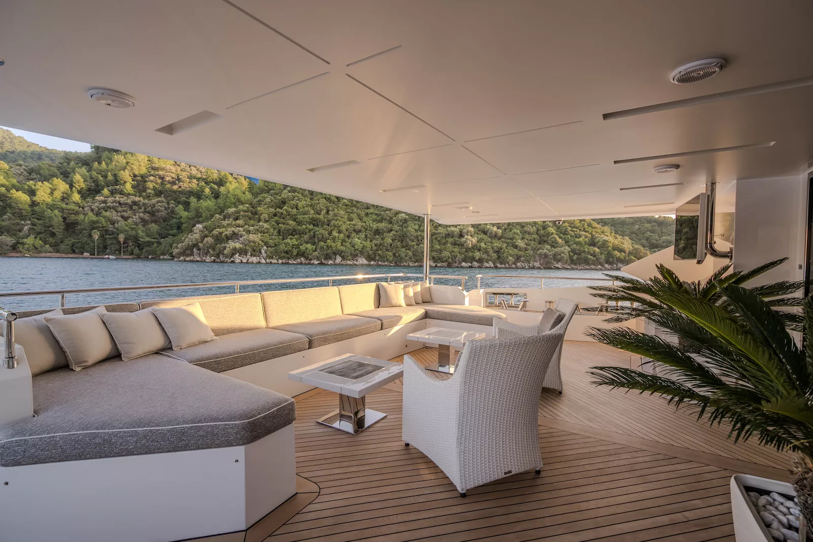 https://dev-api.arconyachts.com/storage/35748/conversions/p6VxTk5rBnGF3FcaG9QFPse3oxAyShpwcrdi1ttz-optimize.webp