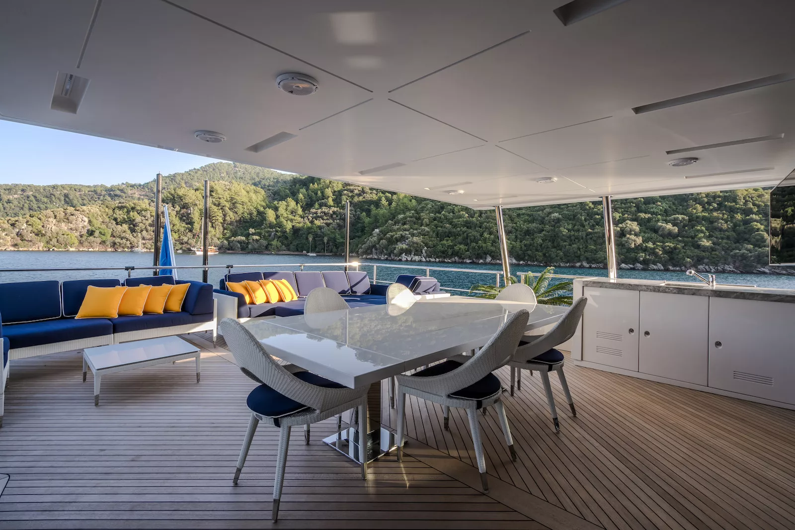 https://dev-api.arconyachts.com/storage/35749/conversions/2TpPT1uPPFUGy8Q3gViG9kM67be664HQ4QYxNNOV-optimize.webp