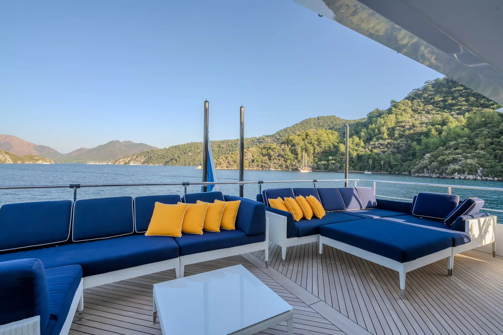 https://dev-api.arconyachts.com/storage/35750/conversions/e5nvbq5GBye1jYAiWyH8xLi3KQMNxAV4FMVvqCZq-optimize.webp