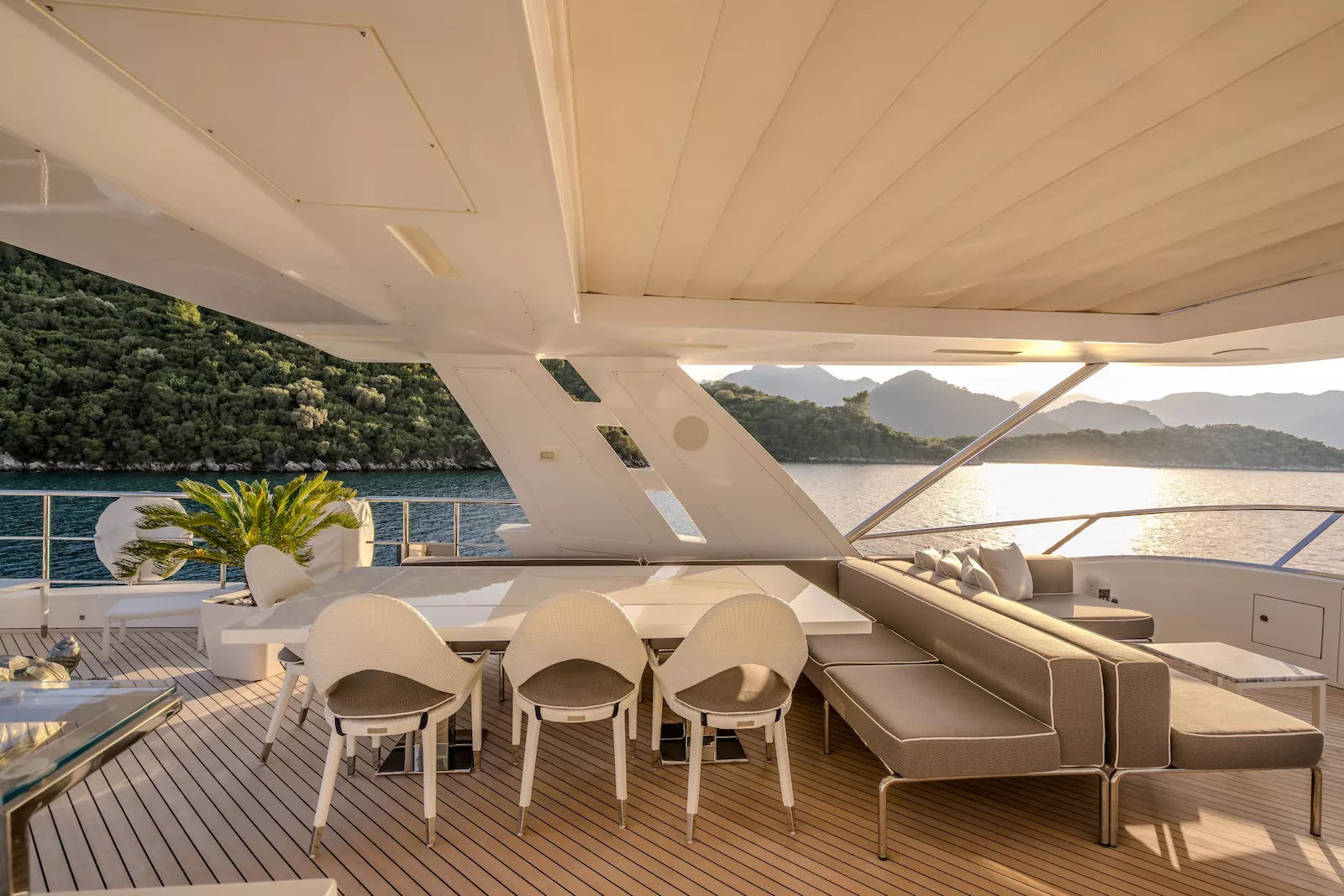https://dev-api.arconyachts.com/storage/35753/conversions/jZ3QyzdyDP2RVkaCIBk6OizKTYE4hwLR5WOoZNPe-optimize.webp