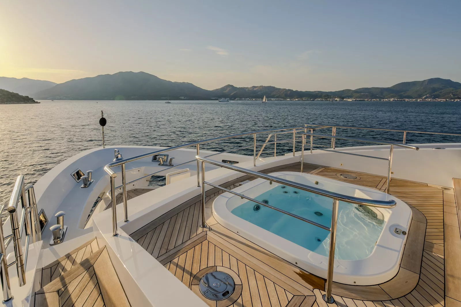 https://dev-api.arconyachts.com/storage/35754/conversions/Oc5WF75yylpAveCSMWVToRTFtPG7MZlFZsNK9Ujd-optimize.webp
