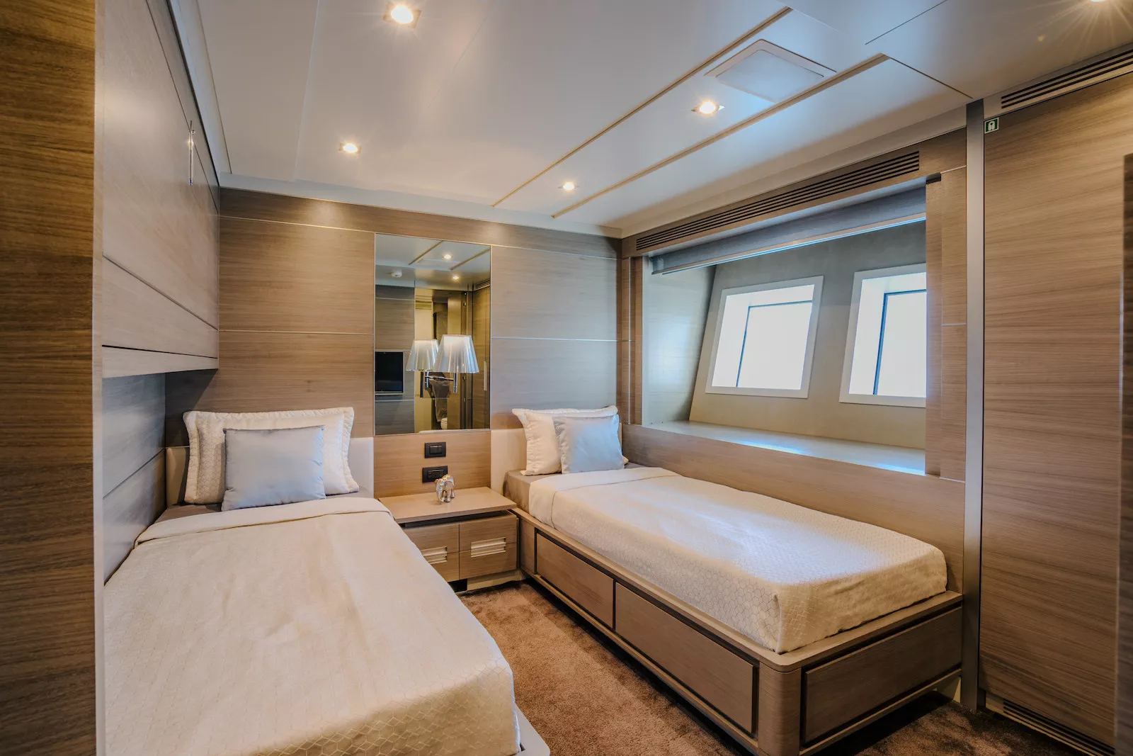 https://dev-api.arconyachts.com/storage/35763/conversions/8i6gFHzMq9Ho9WdUefggyl7Jp2iQIV0MPt5efbT1-optimize.webp