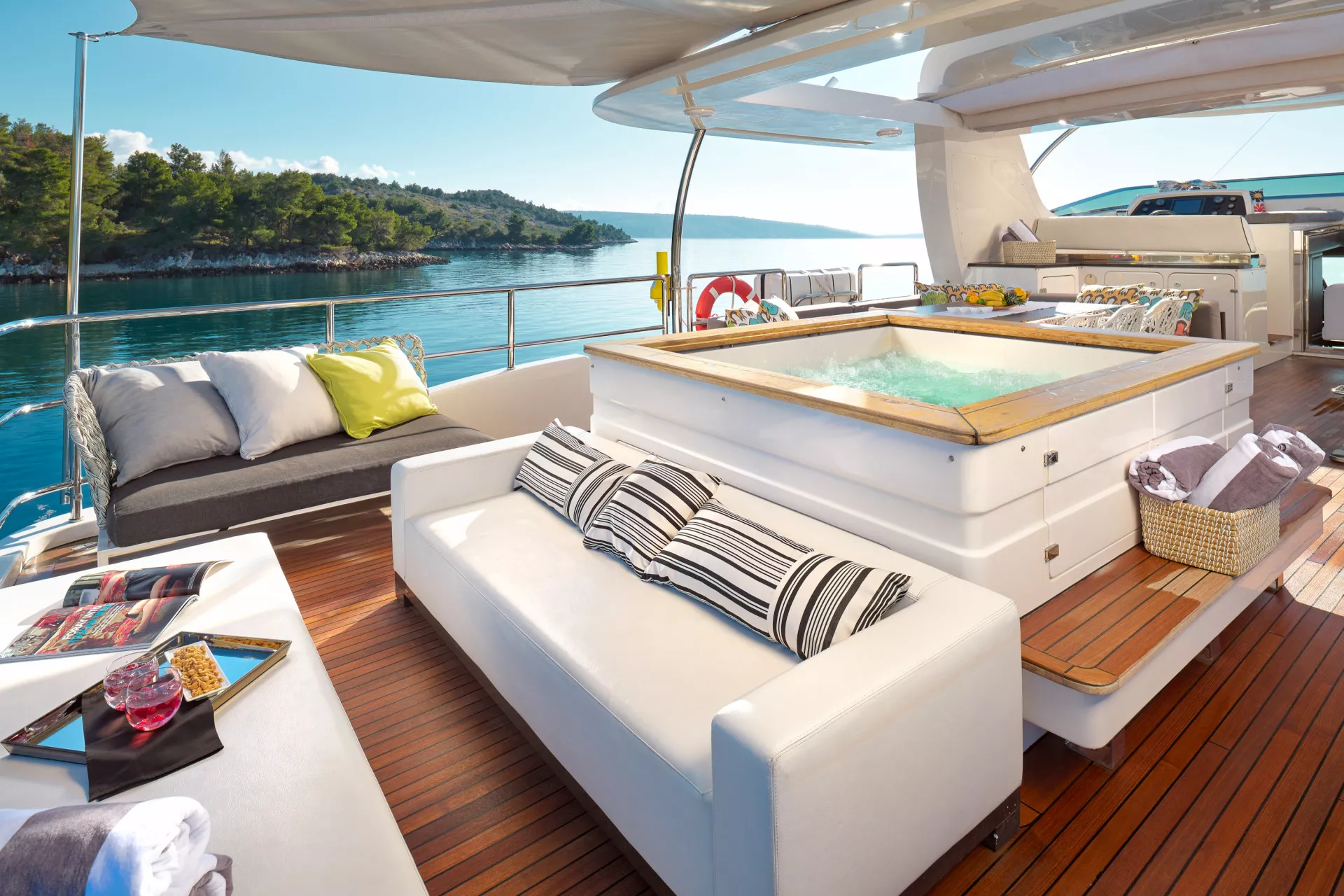 https://dev-api.arconyachts.com/storage/35815/conversions/ROrWofNGIuvu0Ey2Dkm0OML2l7MpRyYu7g9x75vO-optimize.webp