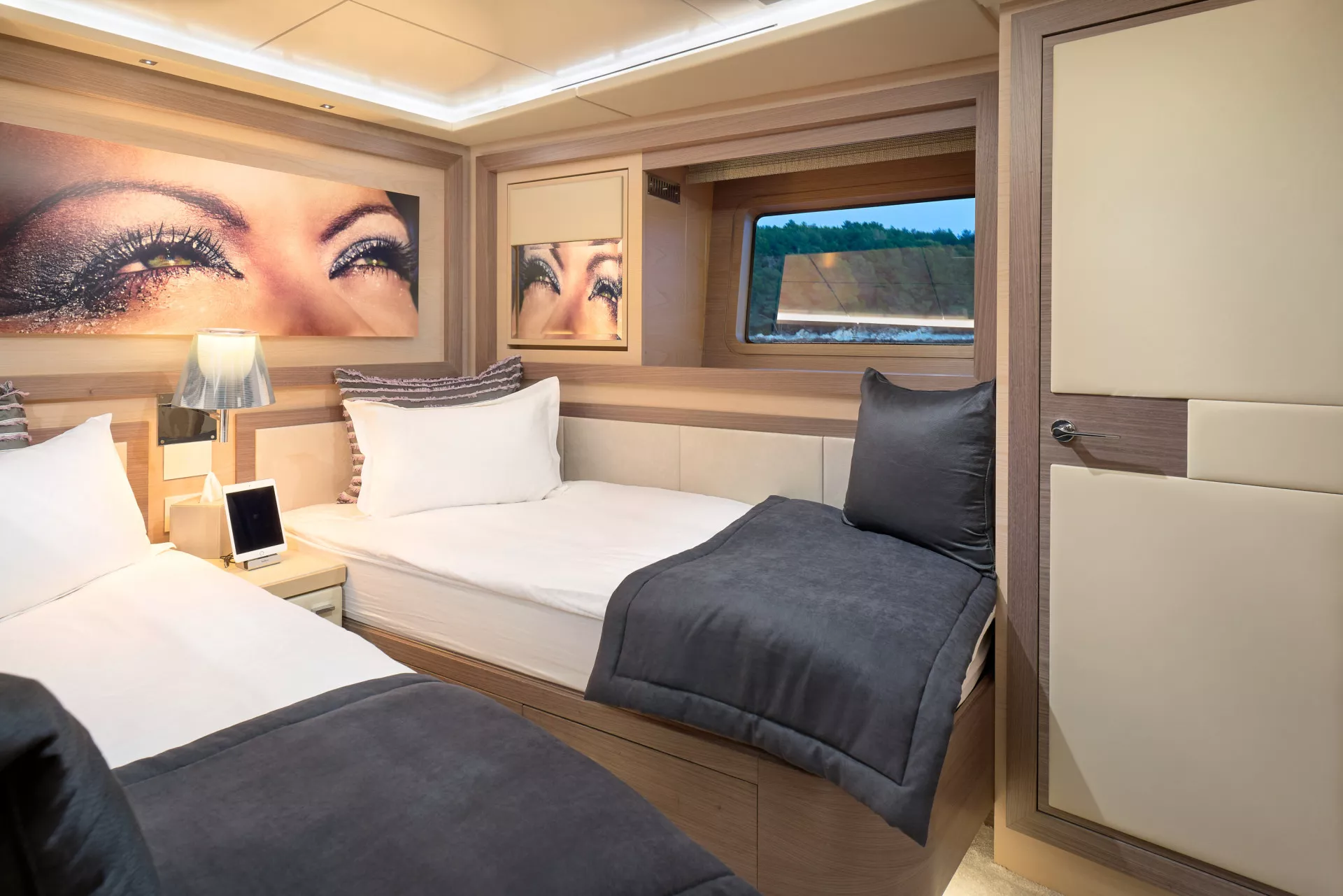 https://dev-api.arconyachts.com/storage/35828/conversions/h8XMdiUwTJQnVSouIYSQGPMqSAPqgyo4YrOioEke-optimize.webp