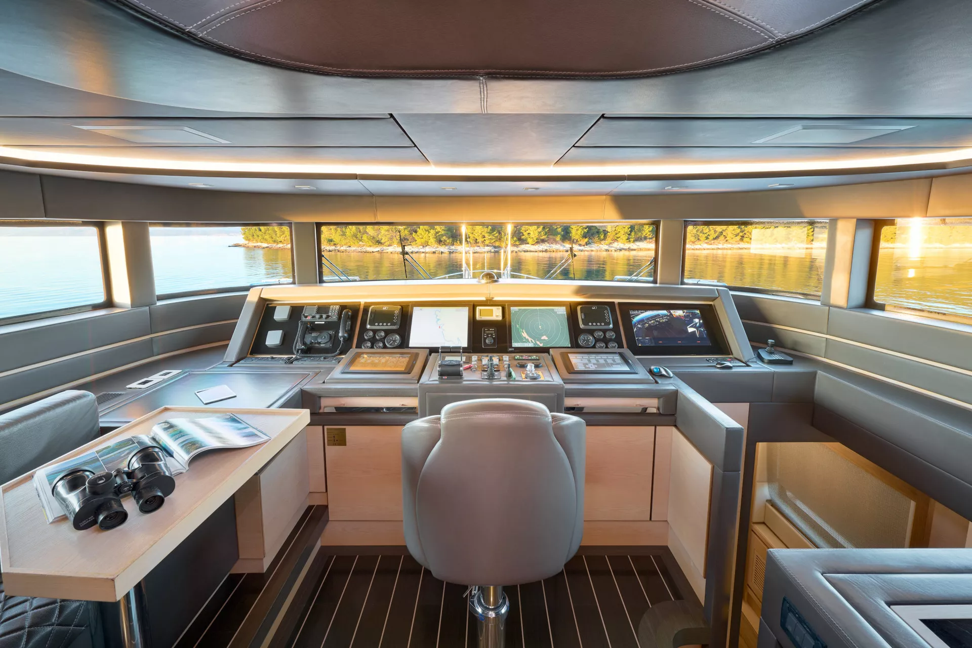 https://dev-api.arconyachts.com/storage/35830/conversions/TA8FOsL5hyTgYa0twHuZNNz0klIjbWy7ssMKbG9k-optimize.webp