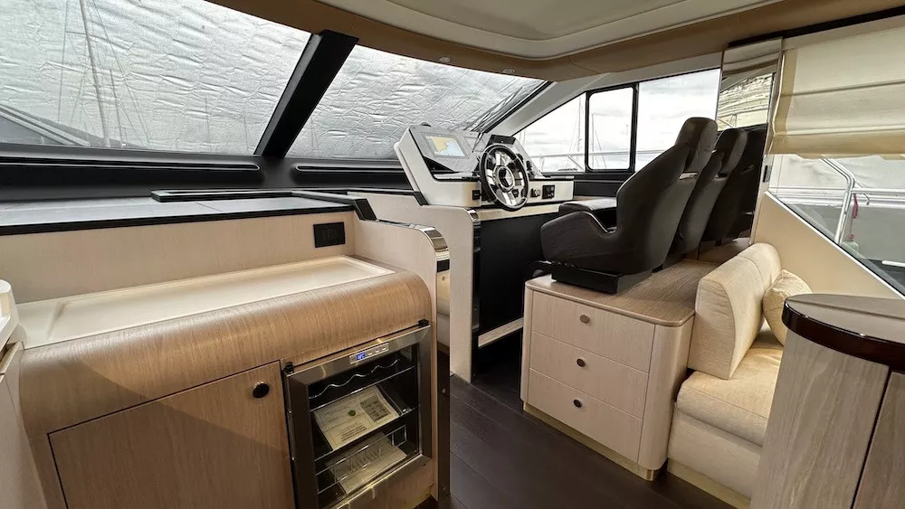 https://dev-api.arconyachts.com/storage/35849/conversions/Fcv7mZyc19qiZwm5wynk5A83bNLHsFGjLVfZuIX9-optimize.webp