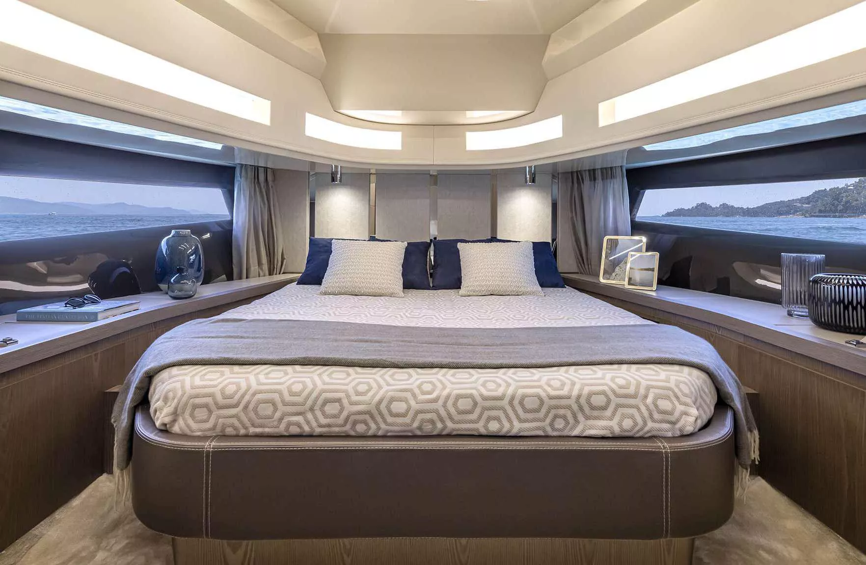 https://dev-api.arconyachts.com/storage/35871/conversions/jD291R3FoVP16pz2eK8nIuwUpPSTp6RsgoOcnHvv-optimize.webp