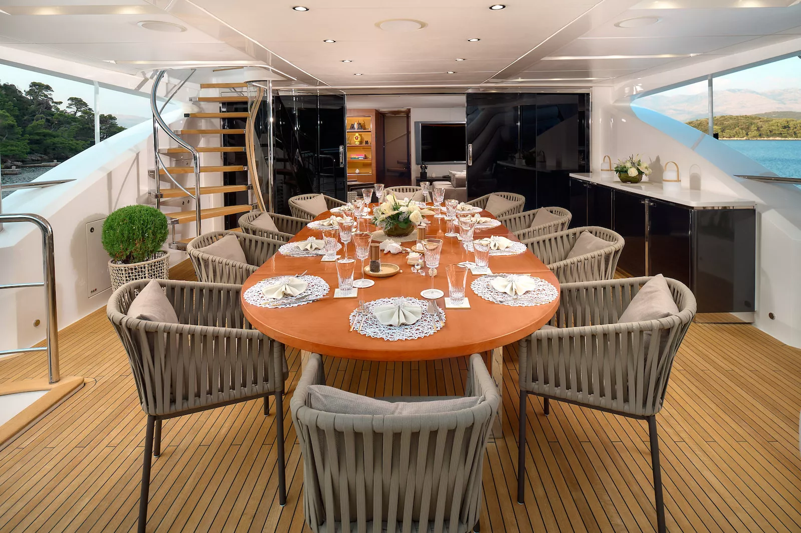 https://dev-api.arconyachts.com/storage/35894/conversions/Jdikf7VnlVXLnQKQEpu763tyvj79BWvlrmfUNKzP-optimize.webp