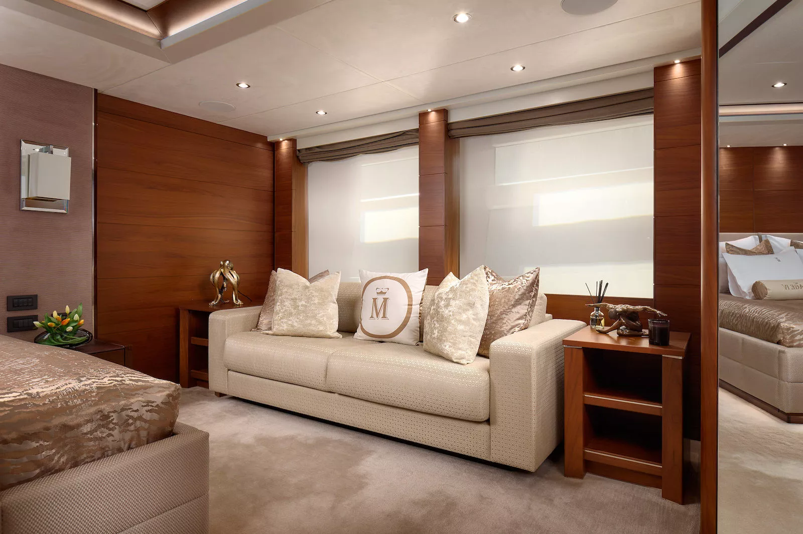 https://dev-api.arconyachts.com/storage/35901/conversions/Nudhn996ItFum9g9gz3I8II087hWIFrhuZLee9G3-optimize.webp
