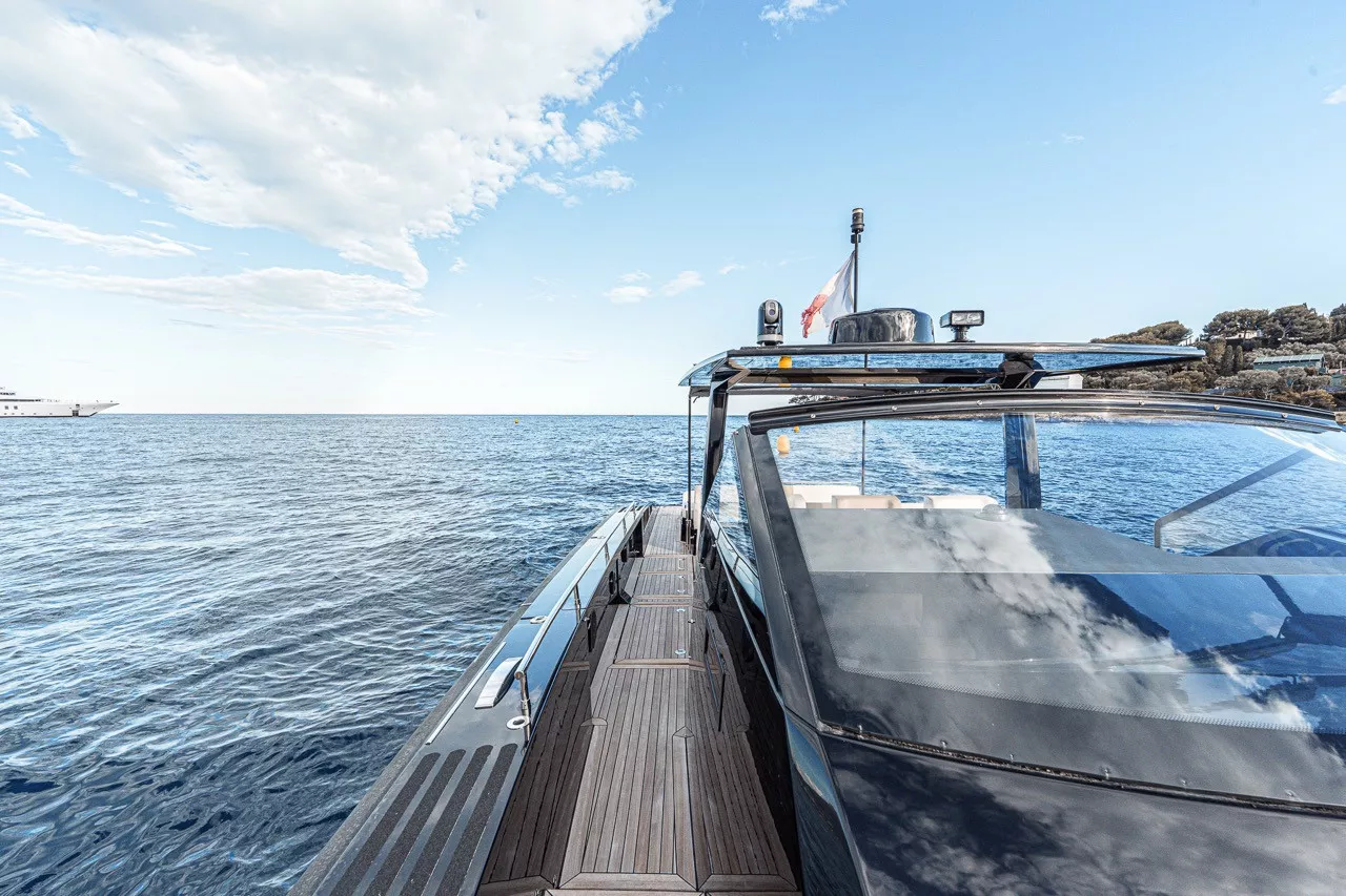 https://dev-api.arconyachts.com/storage/35934/conversions/WiWjNXmHzvuemzWXXE92eQeklcjPwUXmUZ5ot2Sf-optimize.webp