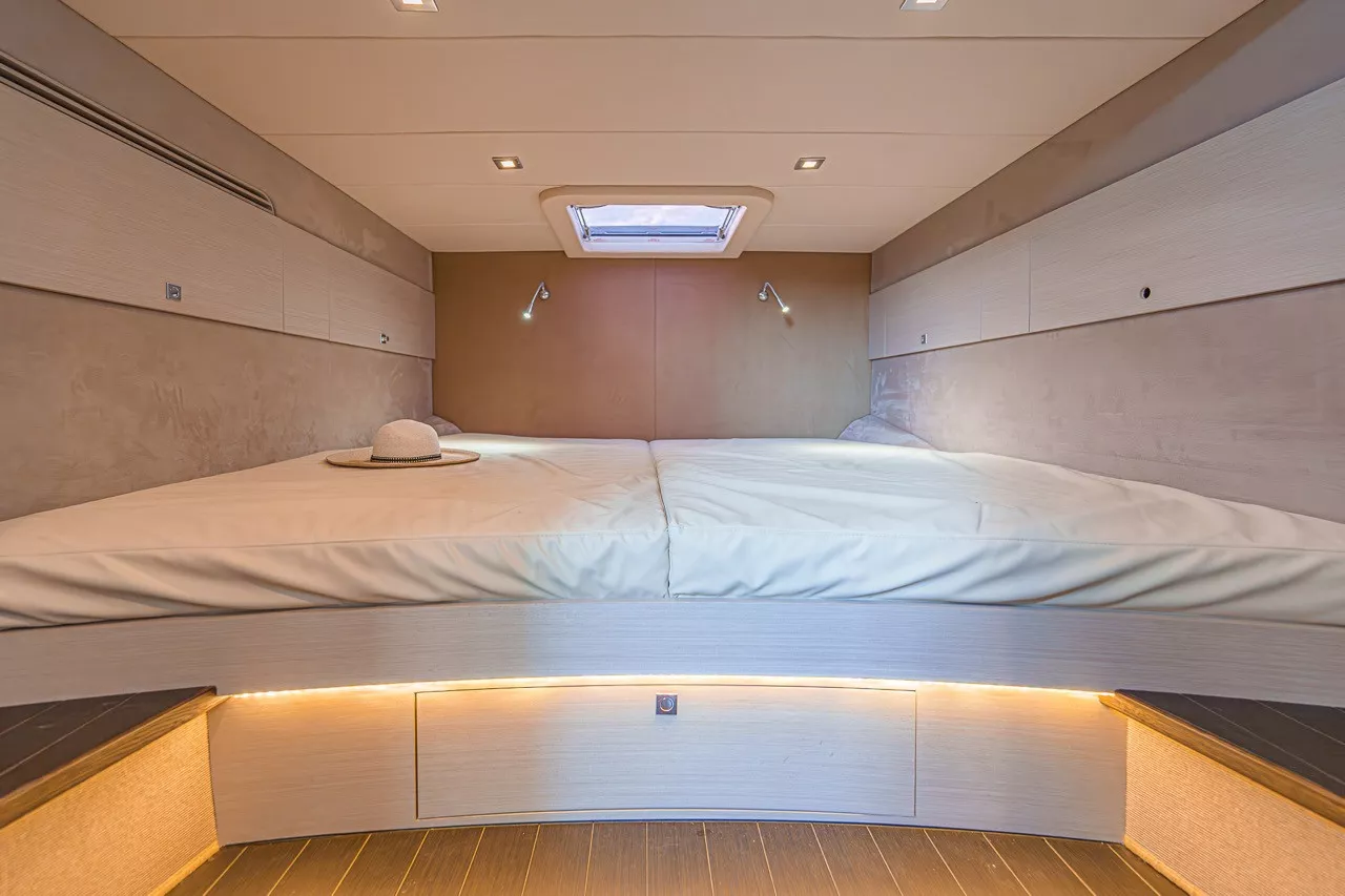 https://dev-api.arconyachts.com/storage/35941/conversions/5F03PvGpexz4Ibw9KSqw5bcNG6vDfGiYryDbvtz3-optimize.webp