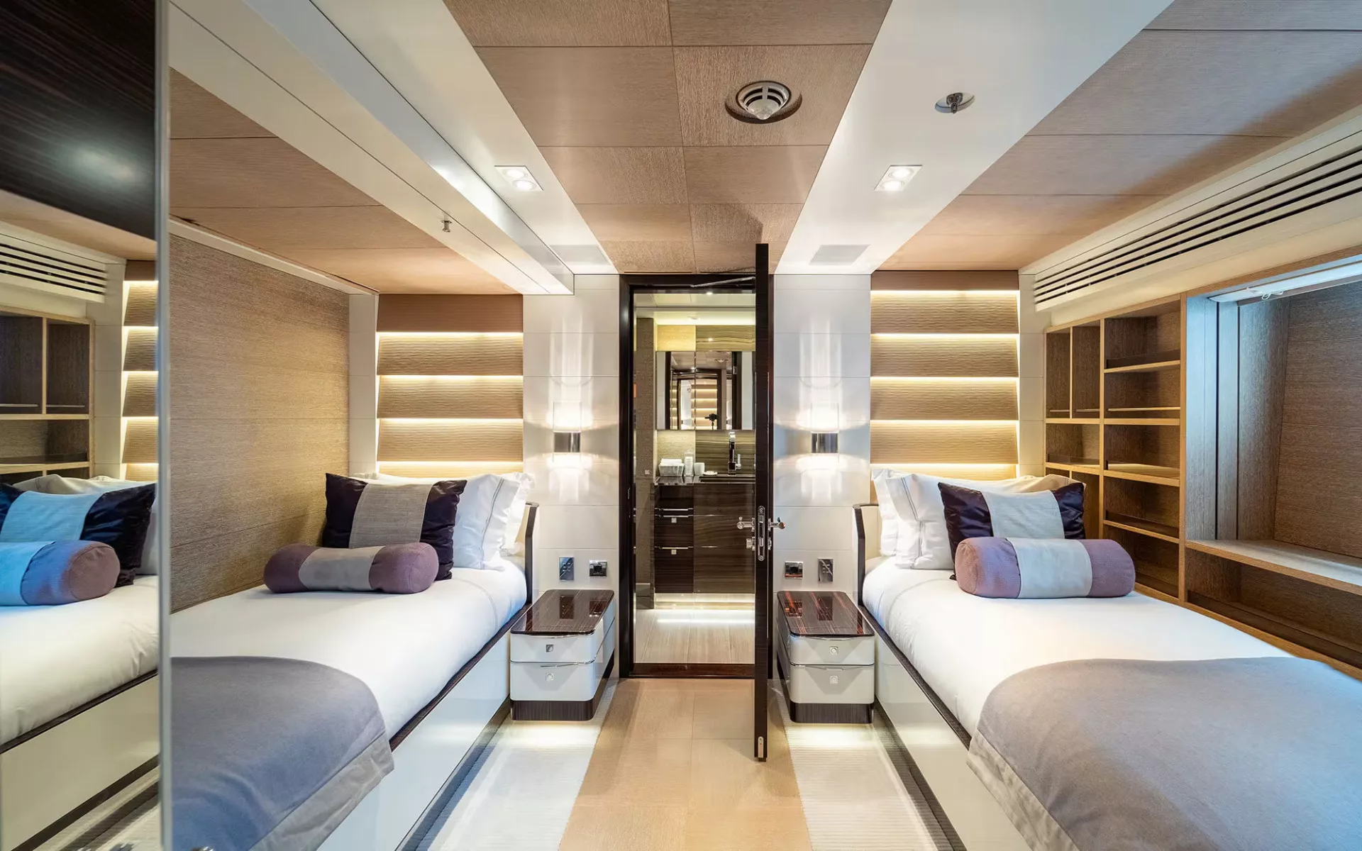 https://dev-api.arconyachts.com/storage/36015/conversions/2pofmDhfIRr8glRZDFaaensrIosQ5Mpo83TQitK9-optimize.webp