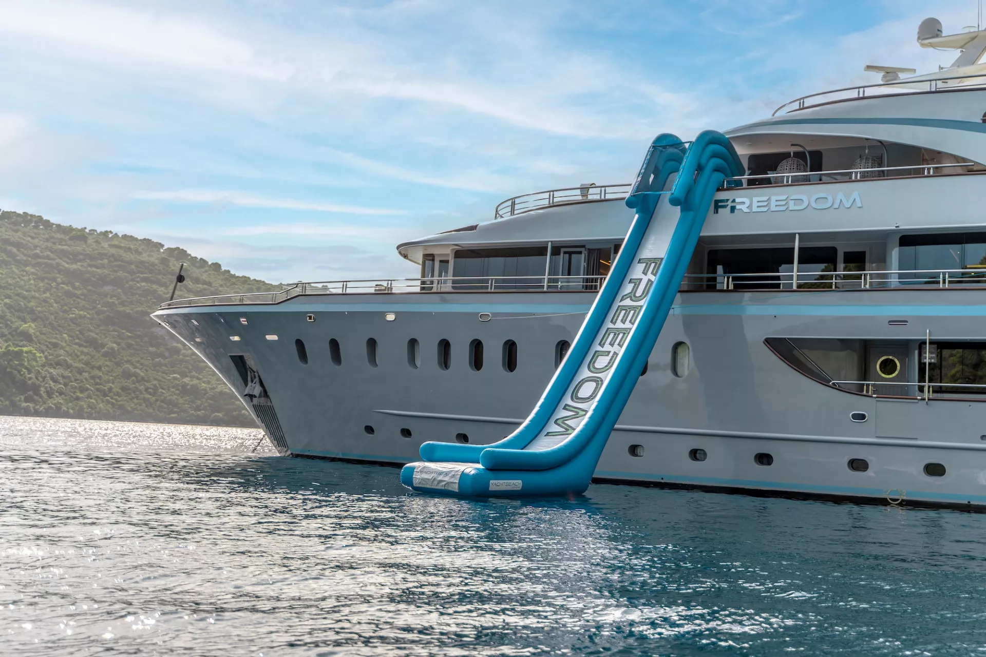 https://dev-api.arconyachts.com/storage/36032/conversions/4EPzTscLWpmVko6OmLJvOmDUhkGQknMXcrncRqoZ-optimize.webp