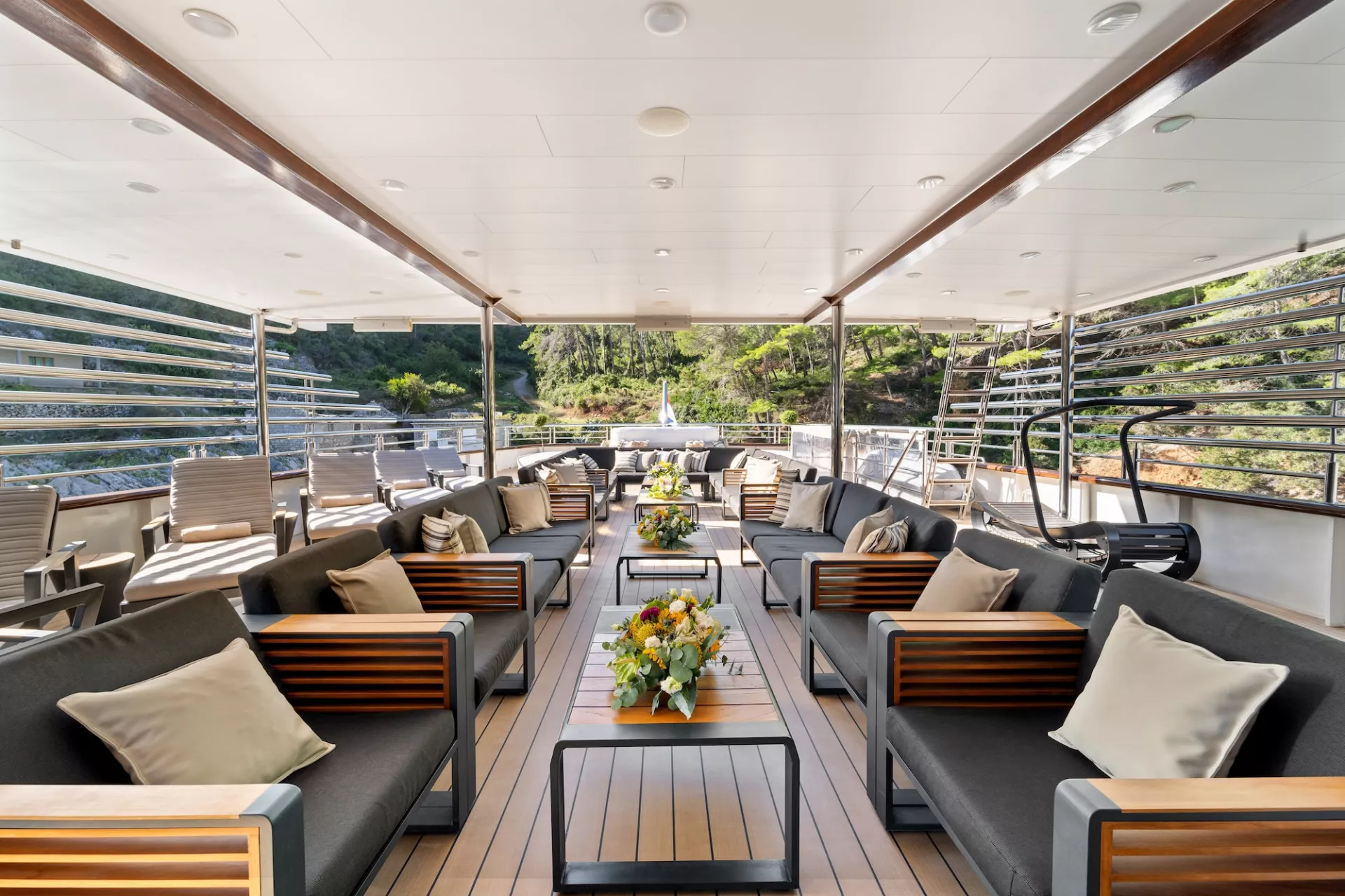 https://dev-api.arconyachts.com/storage/36035/conversions/AeeyQQp588QU38kJARfn4ieIDqrBKYNdodeIPpbZ-optimize.webp