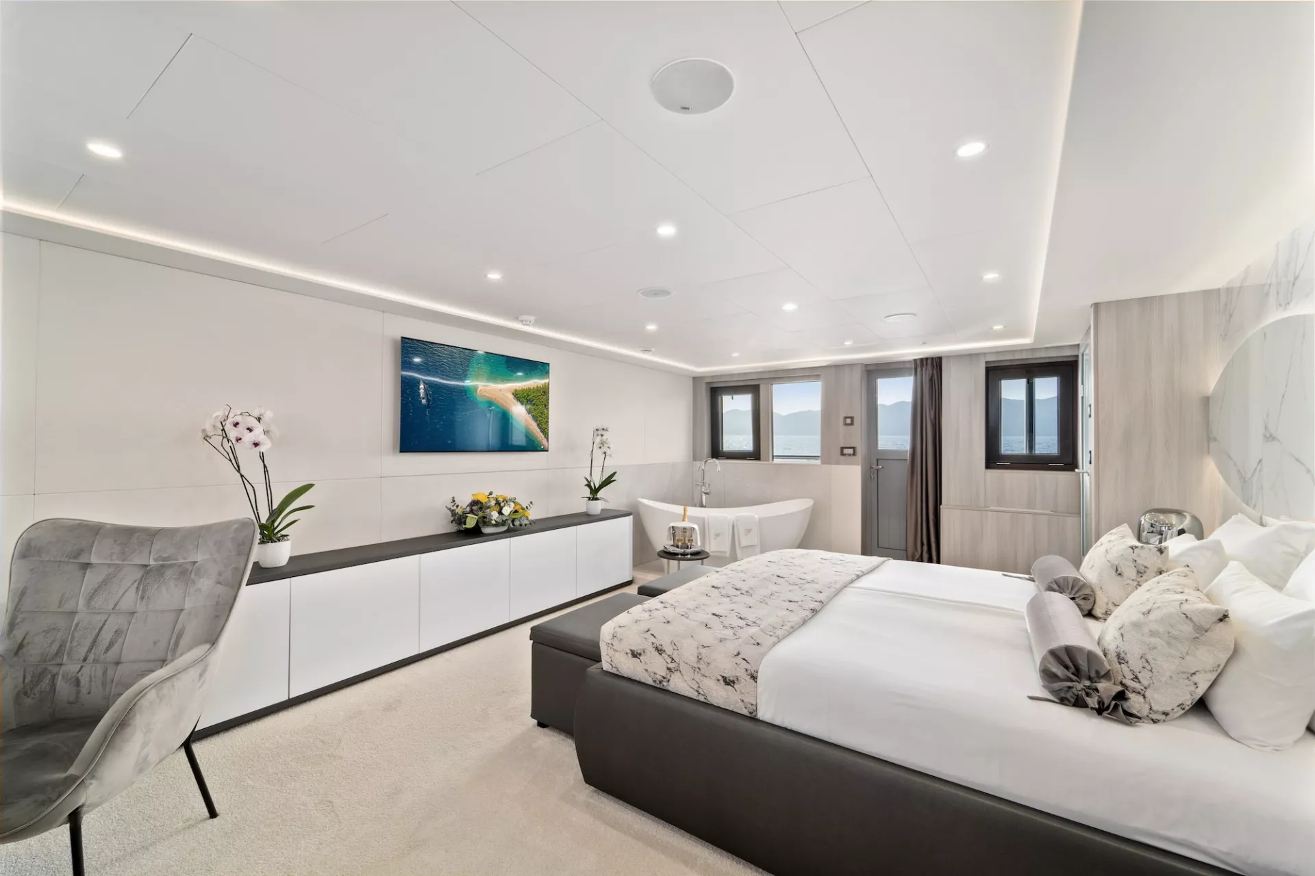https://dev-api.arconyachts.com/storage/36041/conversions/AmvrIwGE2K90EjxnVOeeYrm5vK8fEqQR1OdHIq8F-optimize.webp