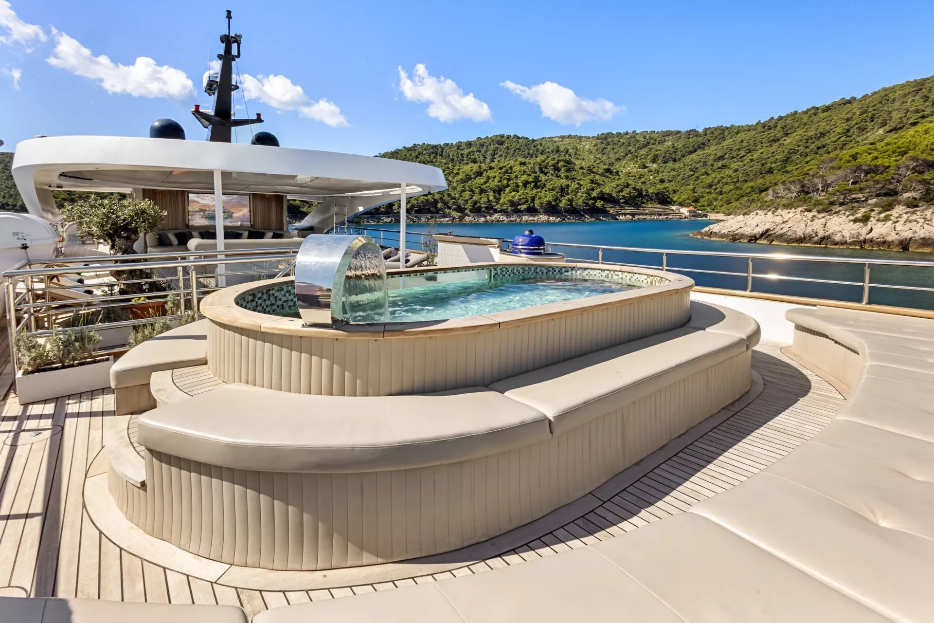 https://dev-api.arconyachts.com/storage/36055/conversions/URdOJN1FwojWHrG7t4f1DO5079AXAC9JfRGldksM-optimize.webp