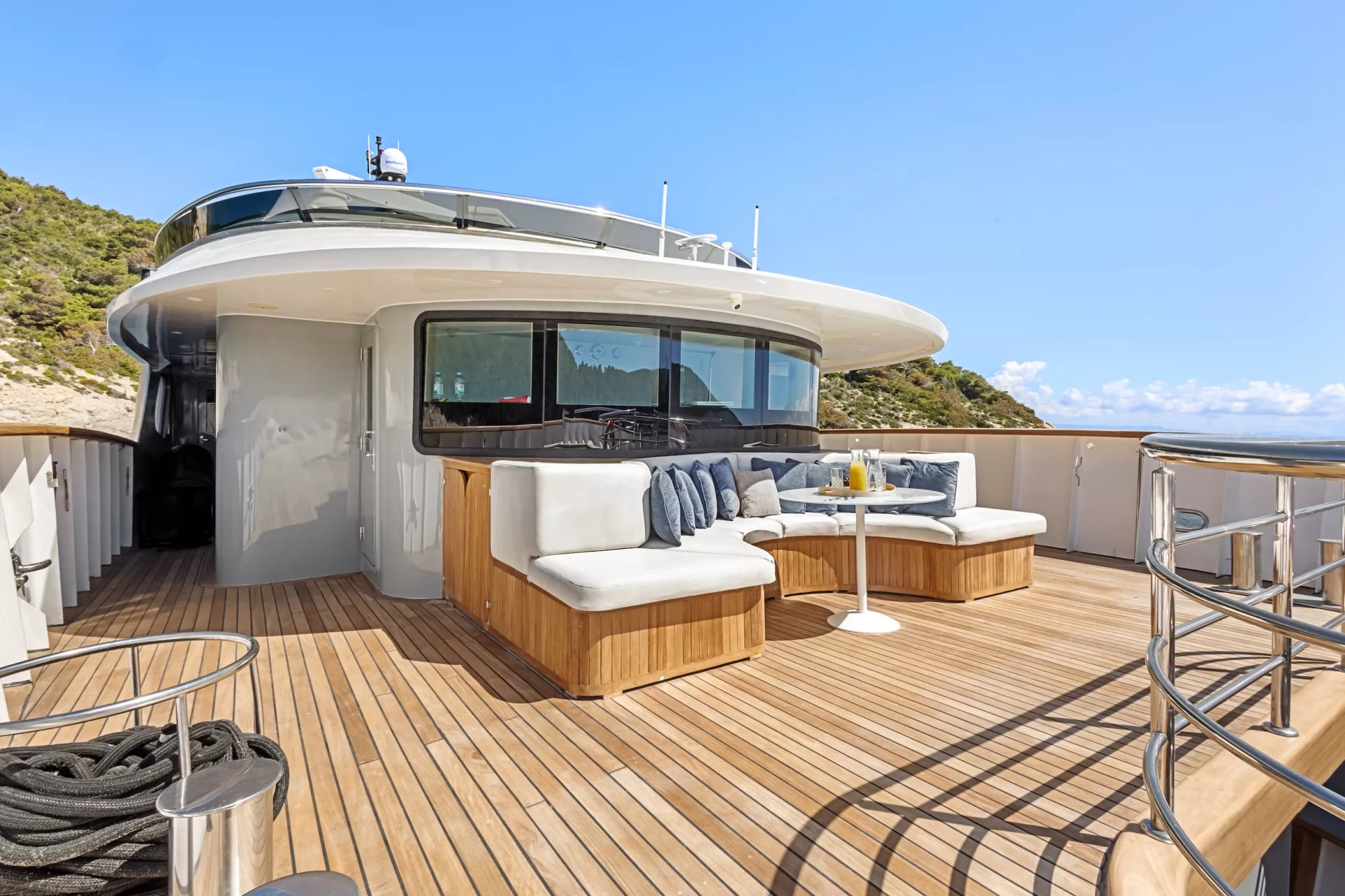 https://dev-api.arconyachts.com/storage/36057/conversions/IDRFdF9VwK5E1kcECfWRnANROKYSt4HsZYZyCHzP-optimize.webp
