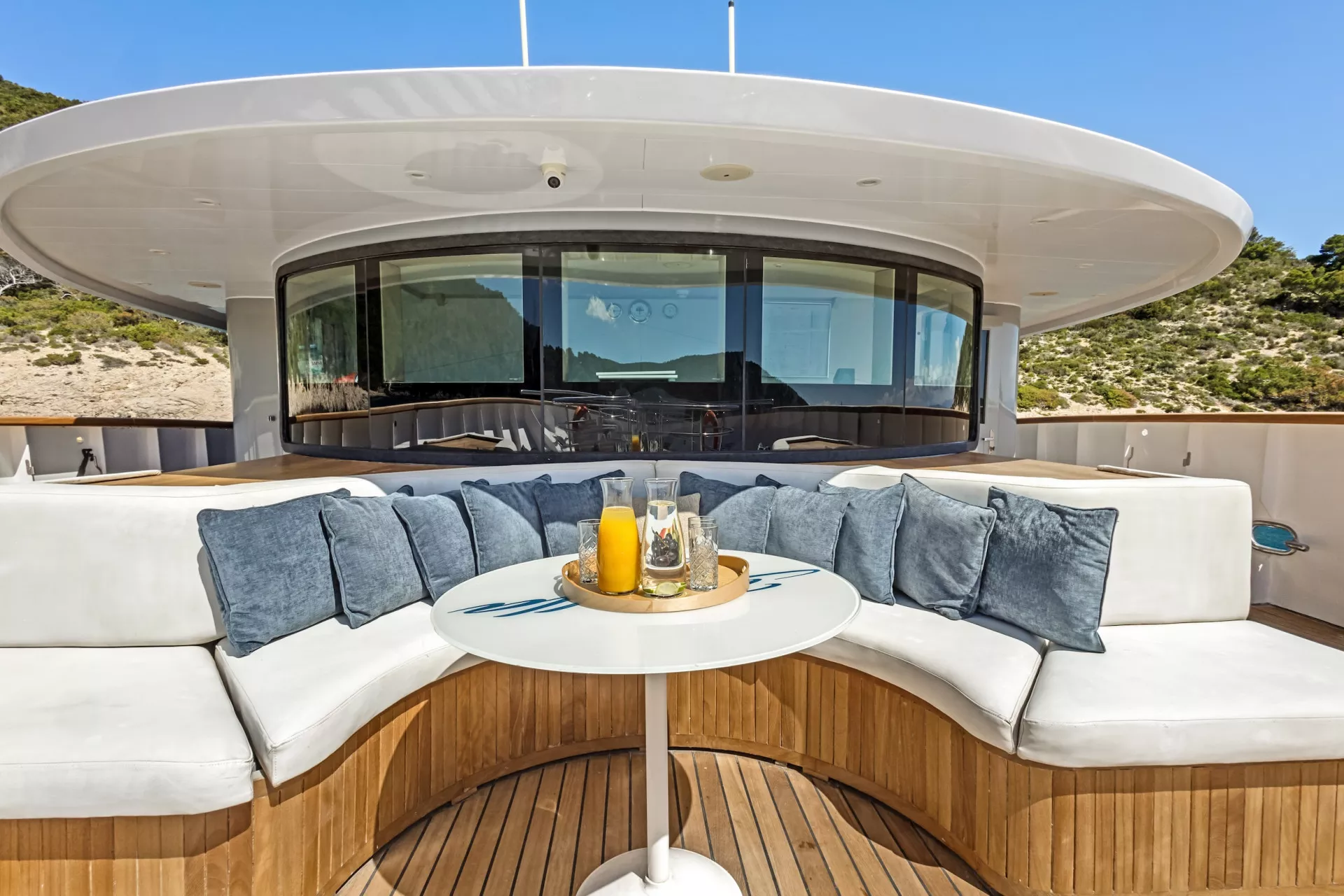 https://dev-api.arconyachts.com/storage/36058/conversions/hozd2qBkIwtxkhIukWv10WxaFUXBlb393Ga0P8oa-optimize.webp