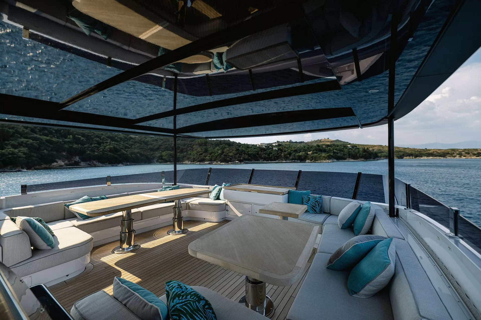 https://dev-api.arconyachts.com/storage/36093/conversions/yss5Kff22a0ZhO51UpBQndDo44IOHnGhwTzmUbt9-optimize.webp