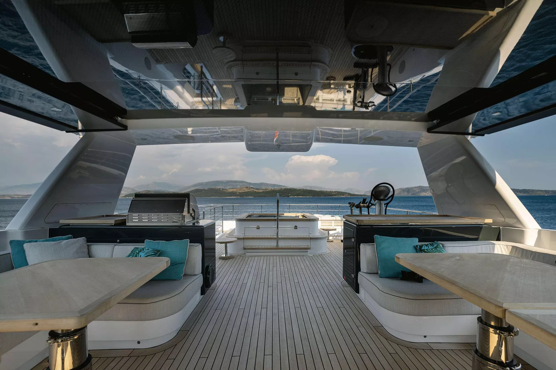 https://dev-api.arconyachts.com/storage/36094/conversions/6LReKT9AzJbKia8T95wjVoSbxJZqkXFrYIaDIohl-optimize.webp