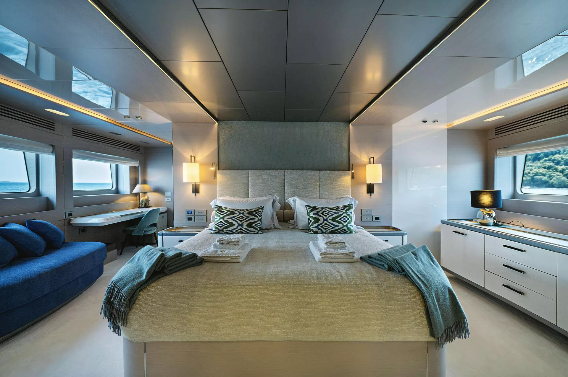 https://dev-api.arconyachts.com/storage/36104/conversions/zixY899foGwKv3yNiauL74ztpeRTig5f2OHDtuep-optimize.webp