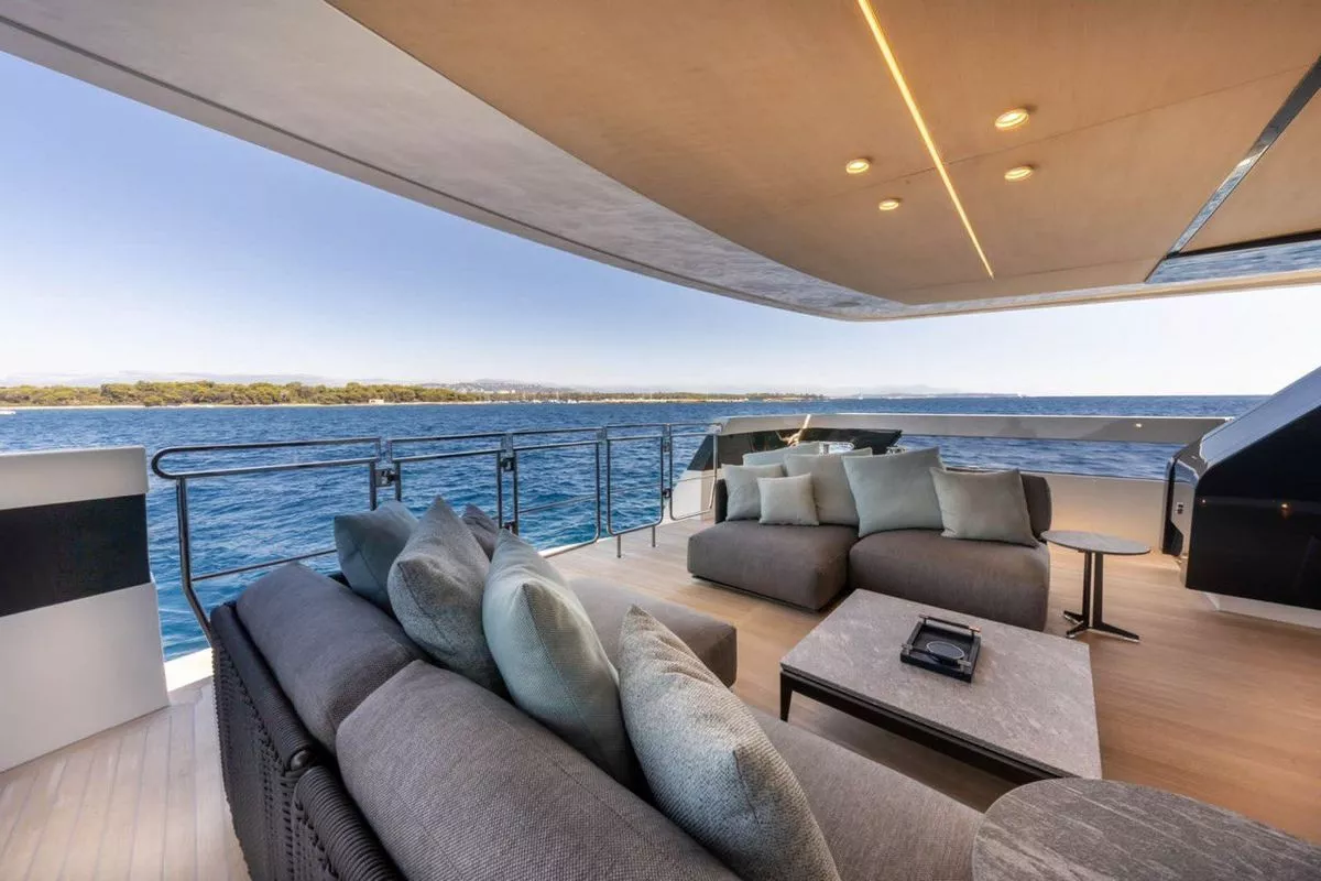 https://dev-api.arconyachts.com/storage/36114/conversions/hGwHgBluVISYvheM2bncKtR9sctxVbqyCO65Z4fy-optimize.webp